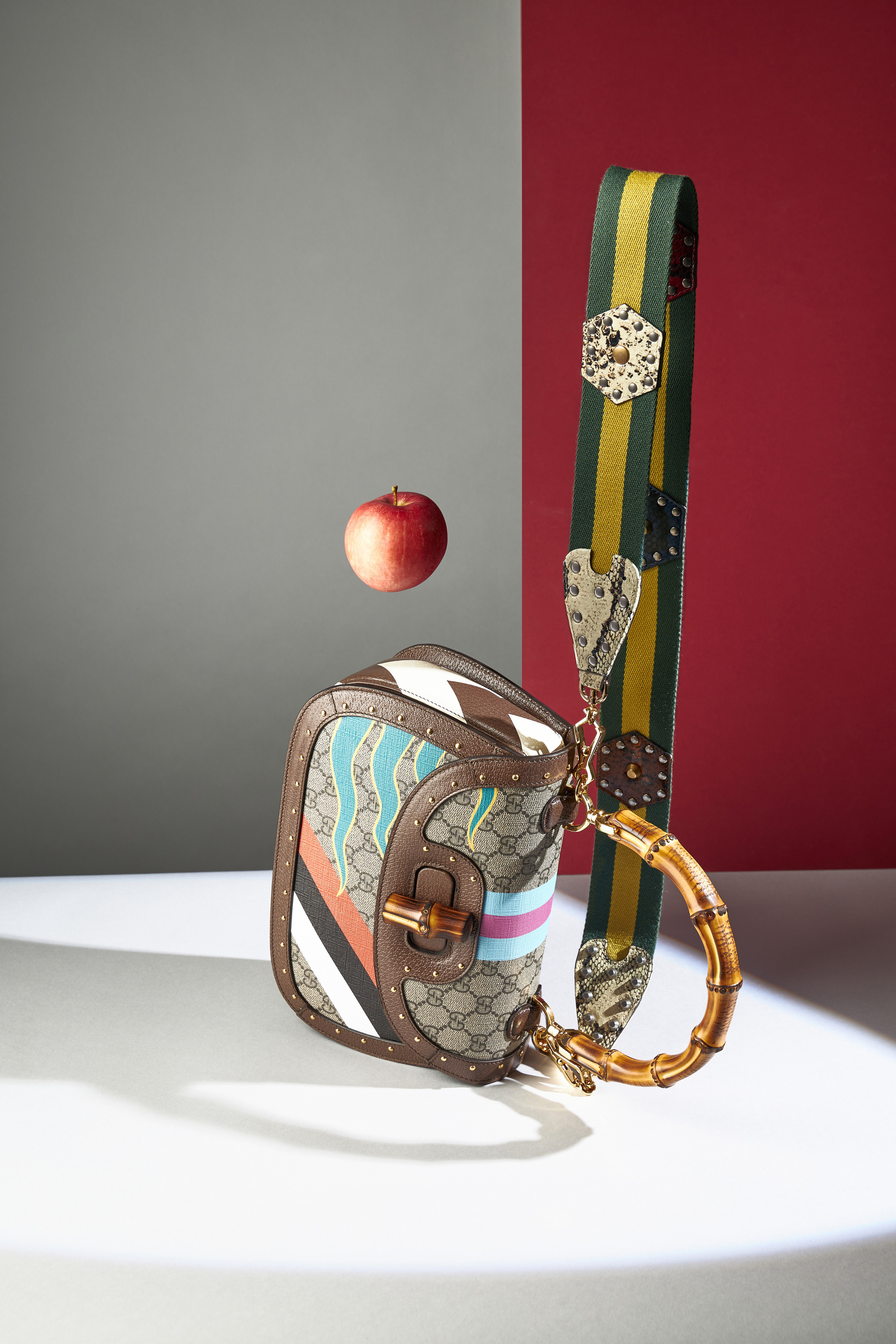 парящее яблоко, сумка Gucci