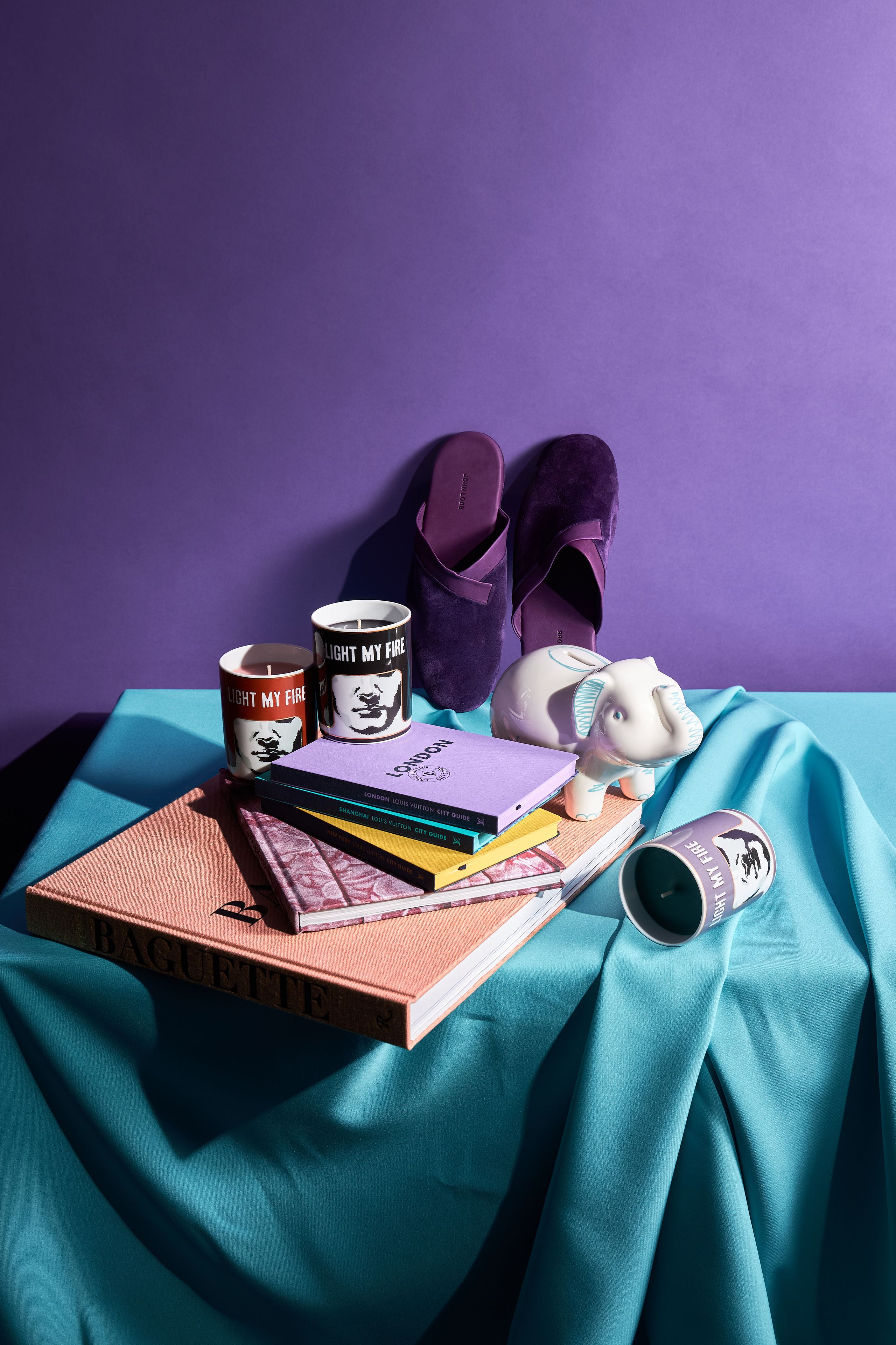 тапки, свечи, книжки