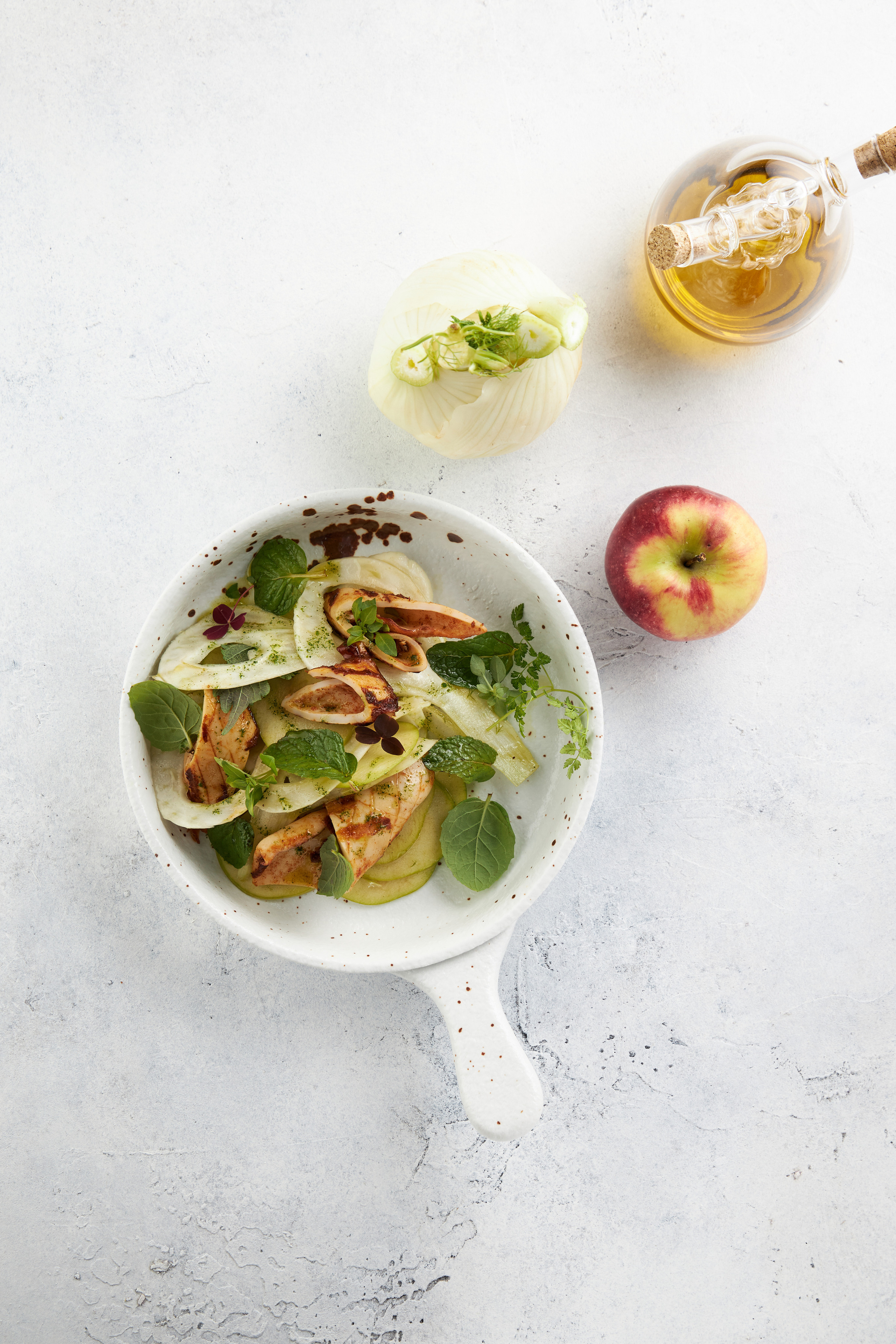 Свежесть и аромат этого блюда перенесут вас в мир кулинарных наслаждений, где каждый кусочек — это настоящее удовольствие