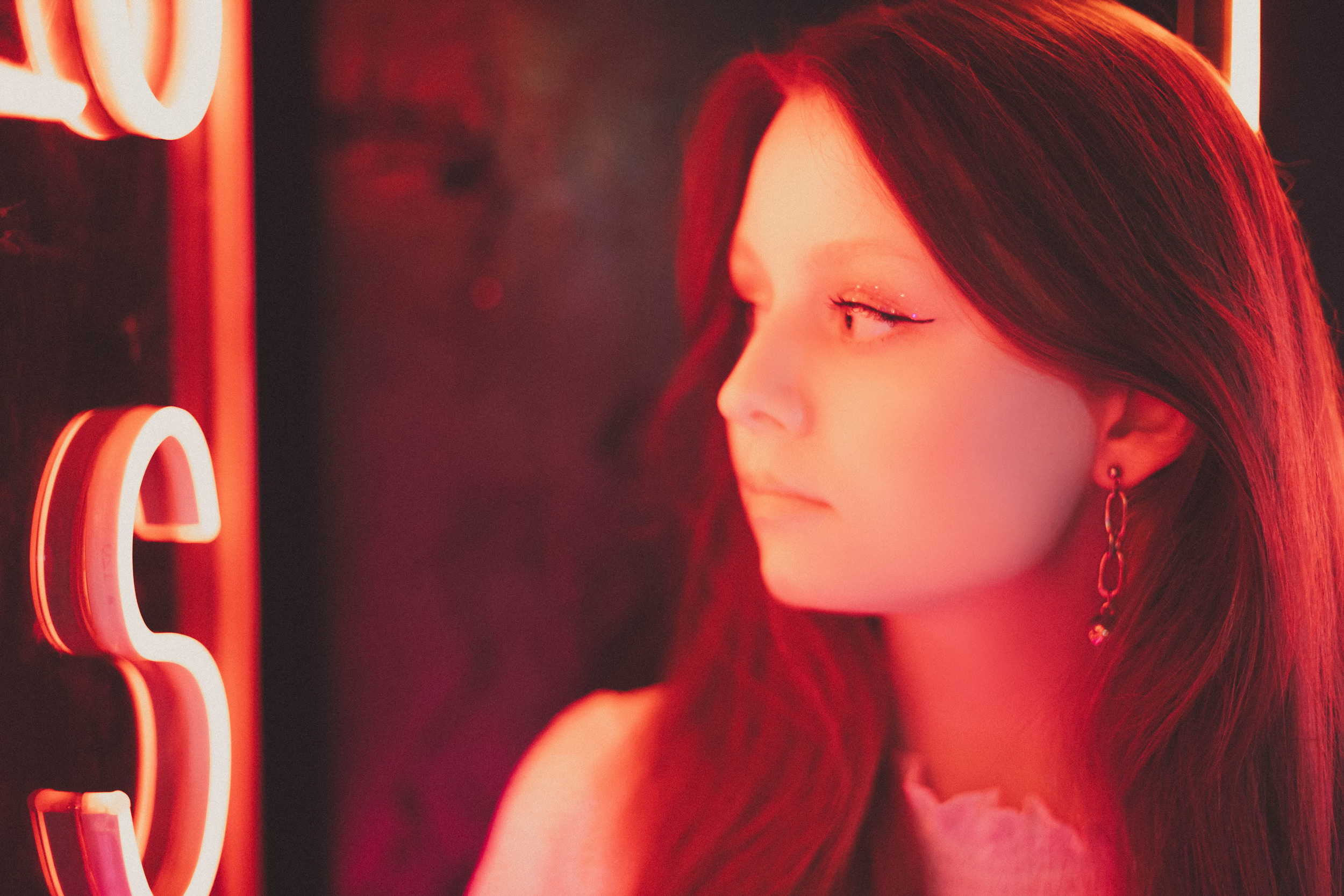 Василиса (неон). Главная