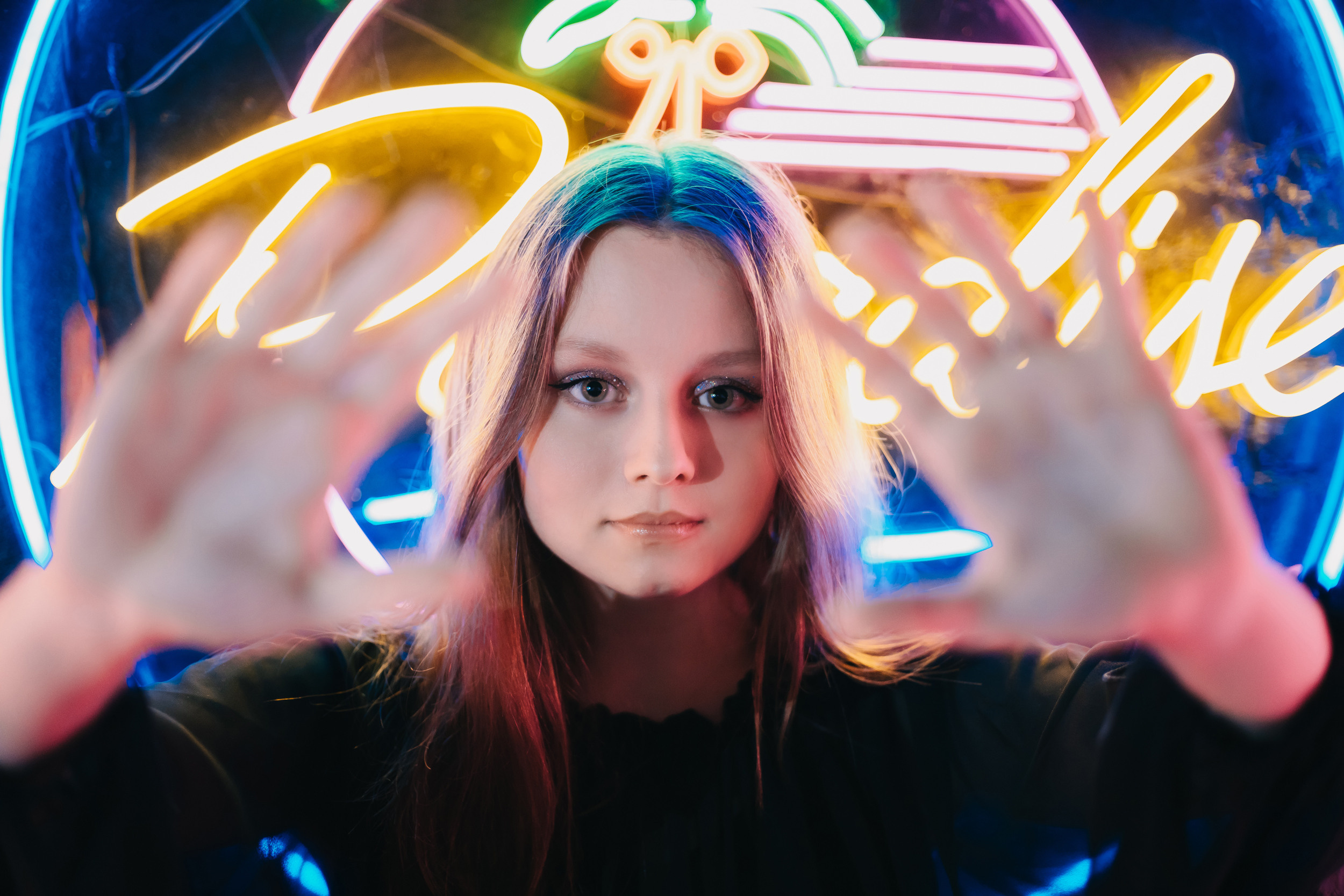 Василиса (неон). Главная