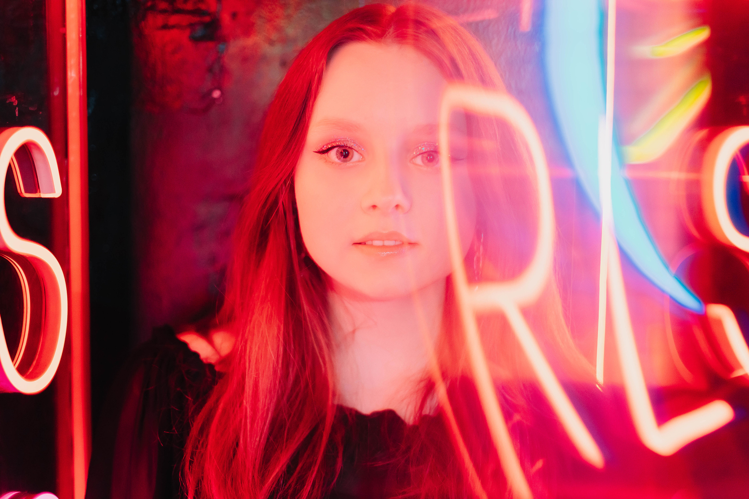 Василиса (неон). Главная