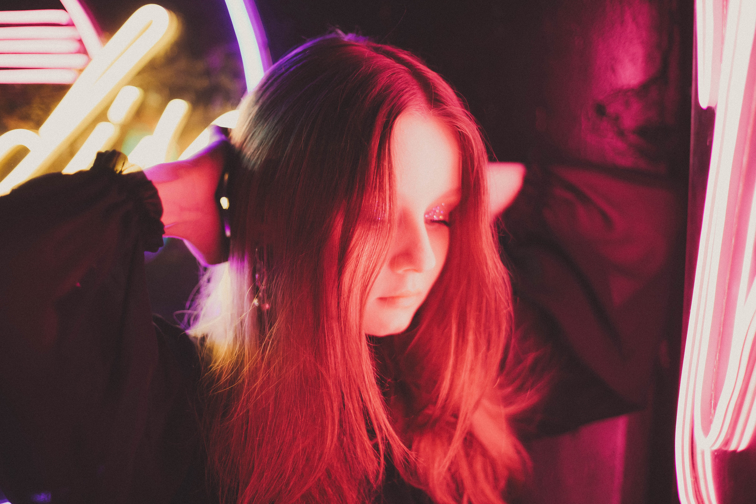 Василиса (неон). Главная