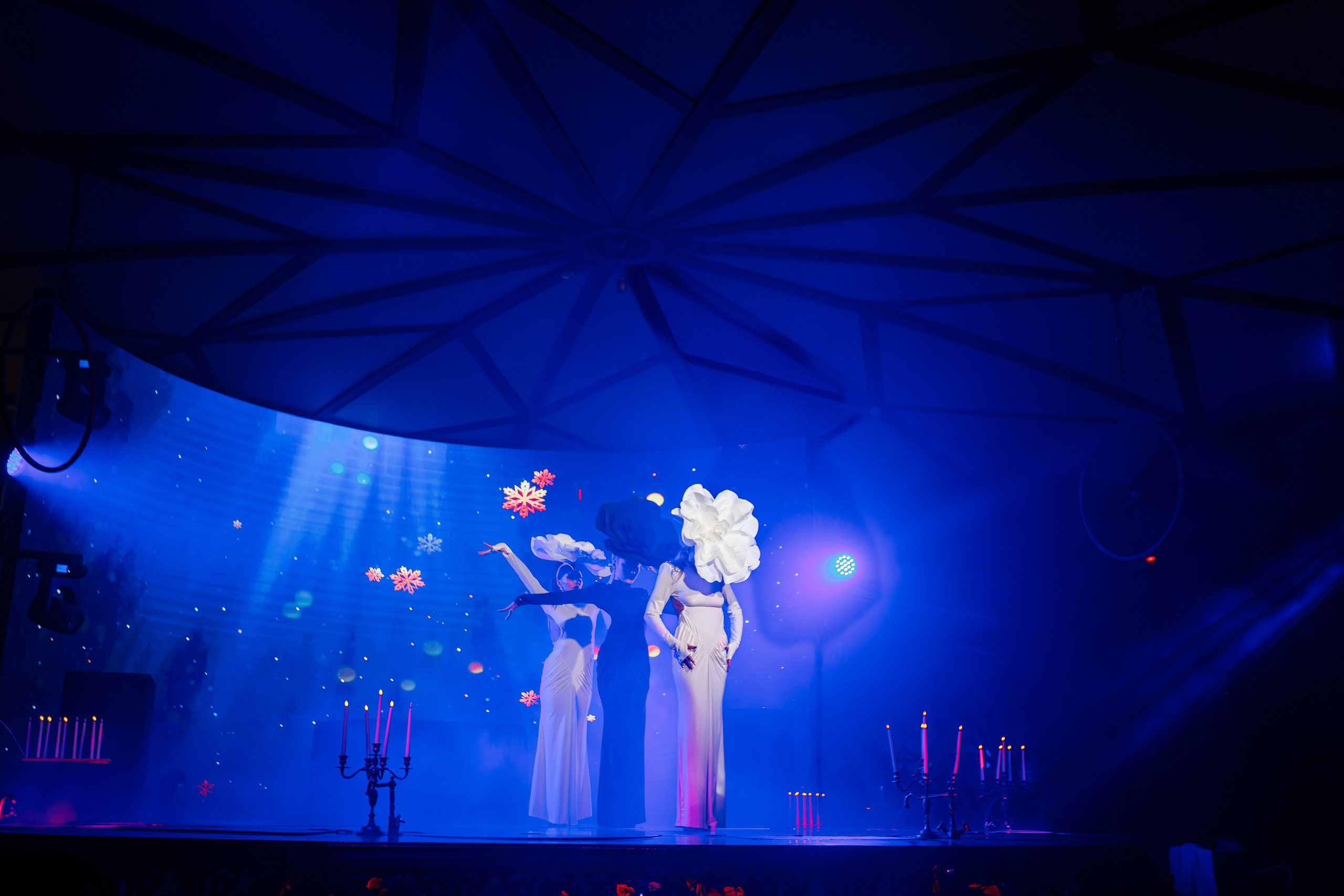 Новогодняя шоу-программа «MAGIC TIME» в PTIZZA BAR_Ялта_31.12.2025. Аминов Руслан | Фотограф