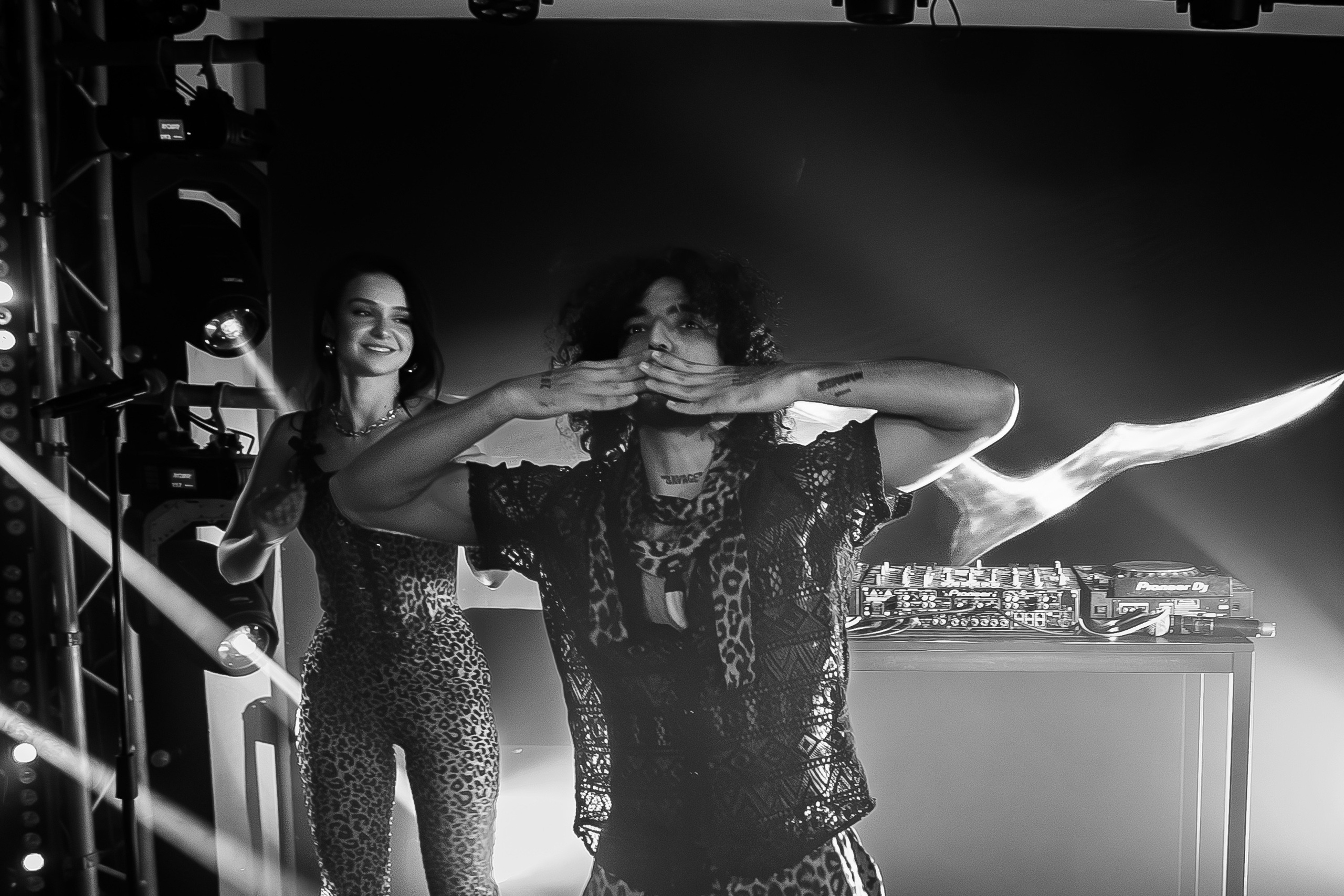 «LIZWI"_Чайка на пляже_Ялта_7.06.2025. Аминов Руслан | Фотограф