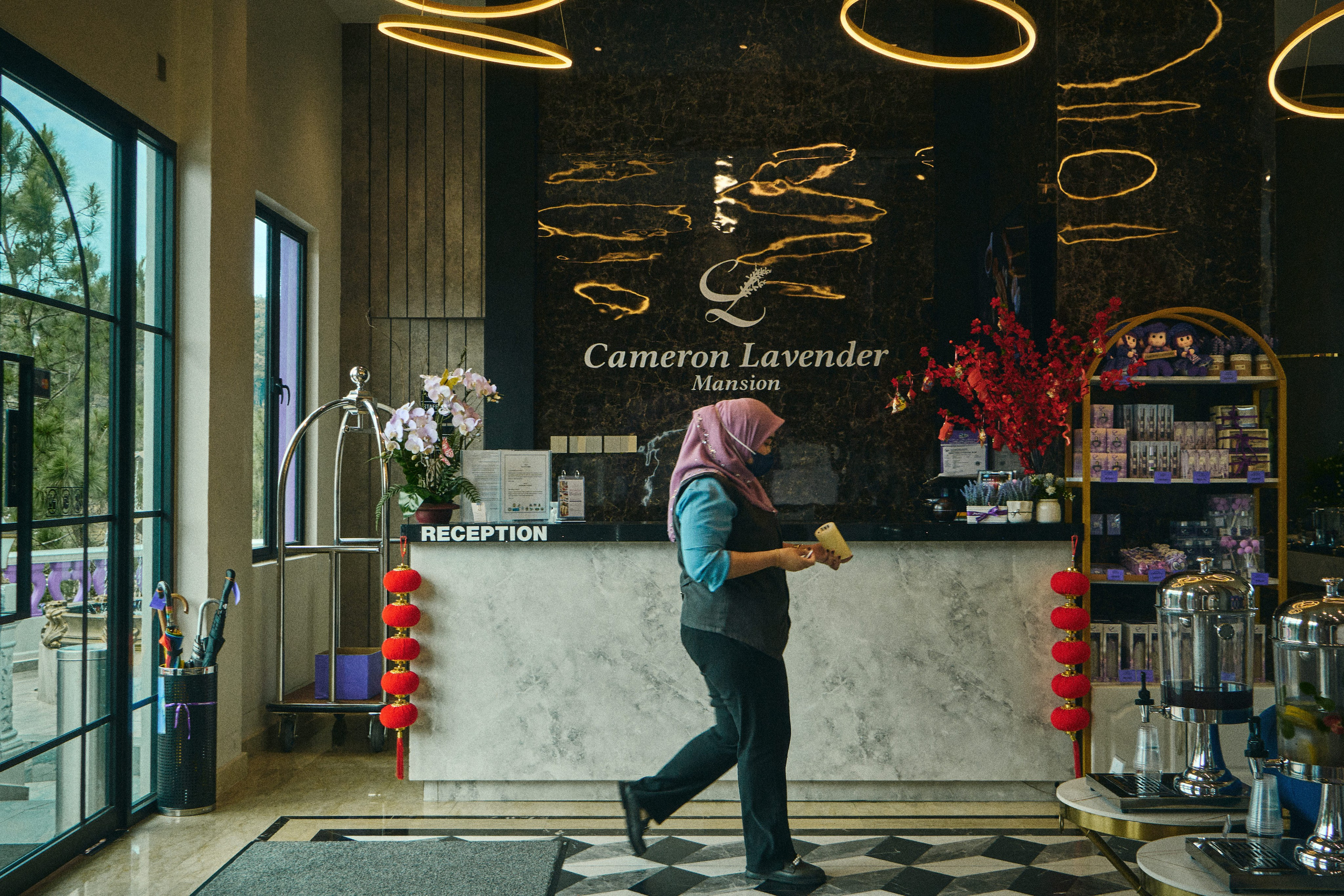 Lavender Mansion. See the moment and catche. commercial and reportage