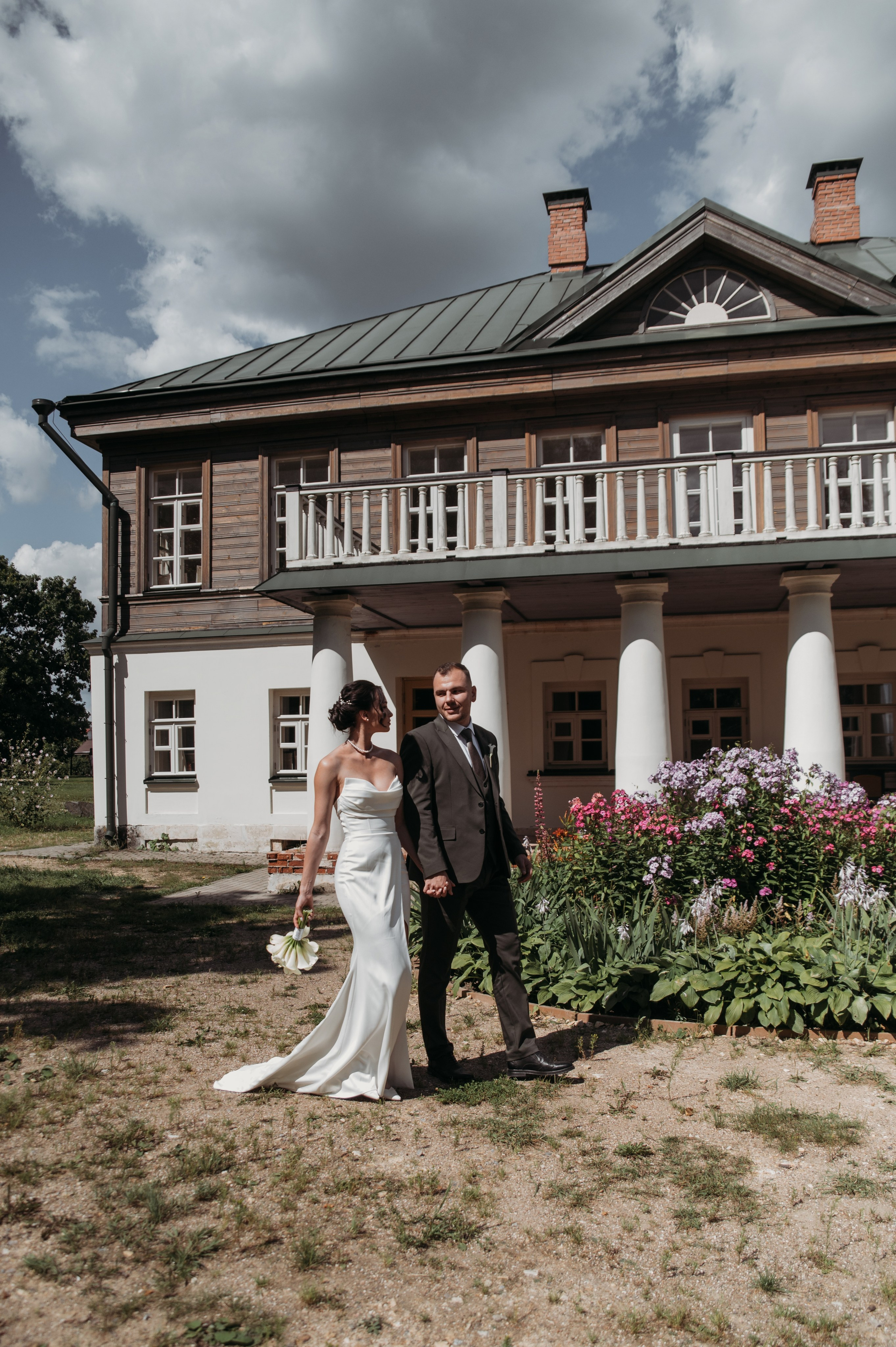 Галерея со свадьбы в Твери, красивая пара в Домотканово. Свадебный фотограф в Твери, Москве и Санкт-Петербурге Денисова Екатерина