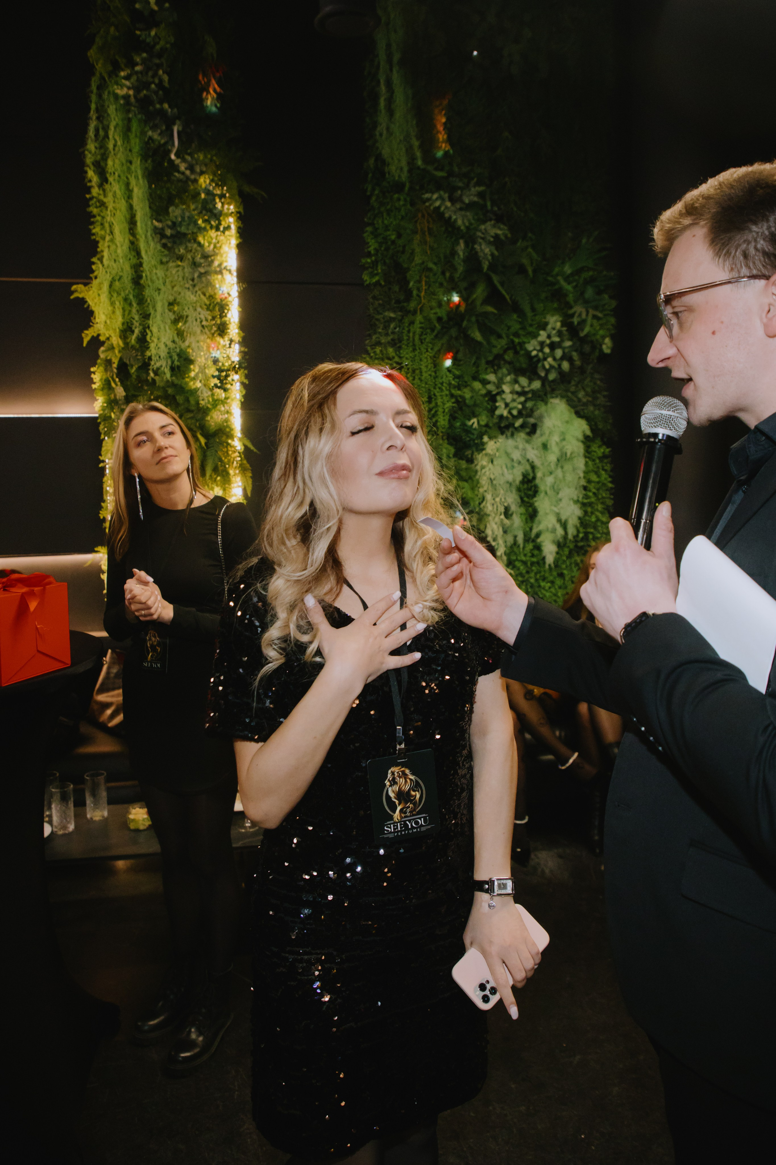 See `You Perfume. Фотограф в Москве и Санкт-Петербурге Дарина