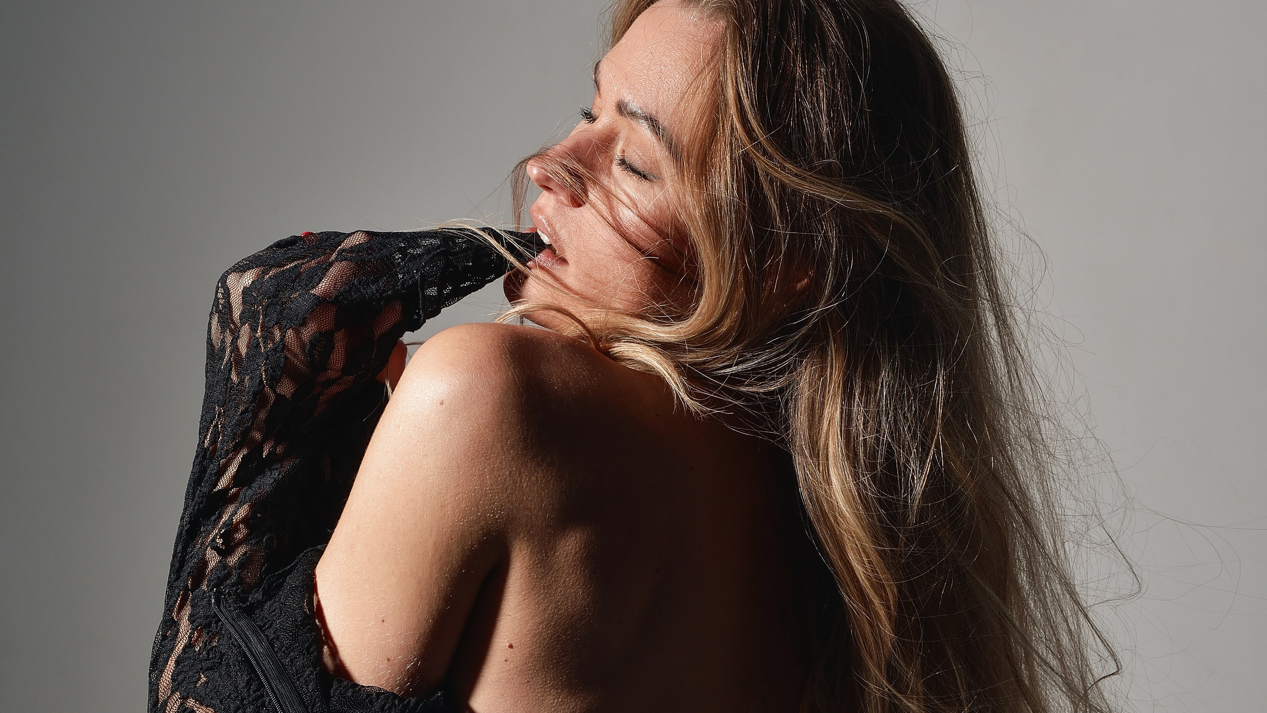 Портретная фотосессия | Катерина в студии Black & White | Фотограф Дарья Едапина Новосибирск. Фотограф Дарья Едапина Новосибирск