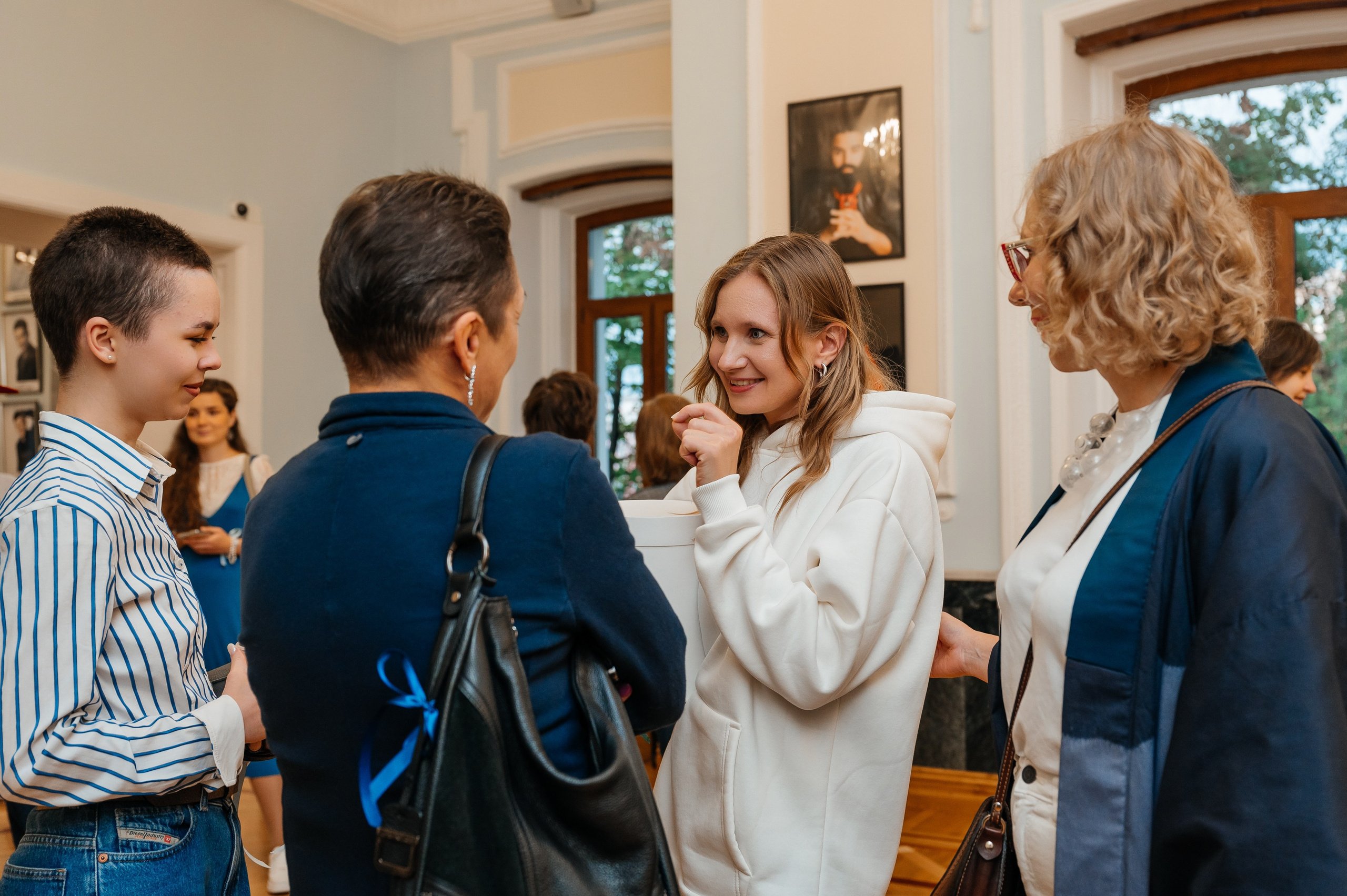 Открытие выставки Кати Васильевой в Молодежном театре. Wedding and family photographer USA