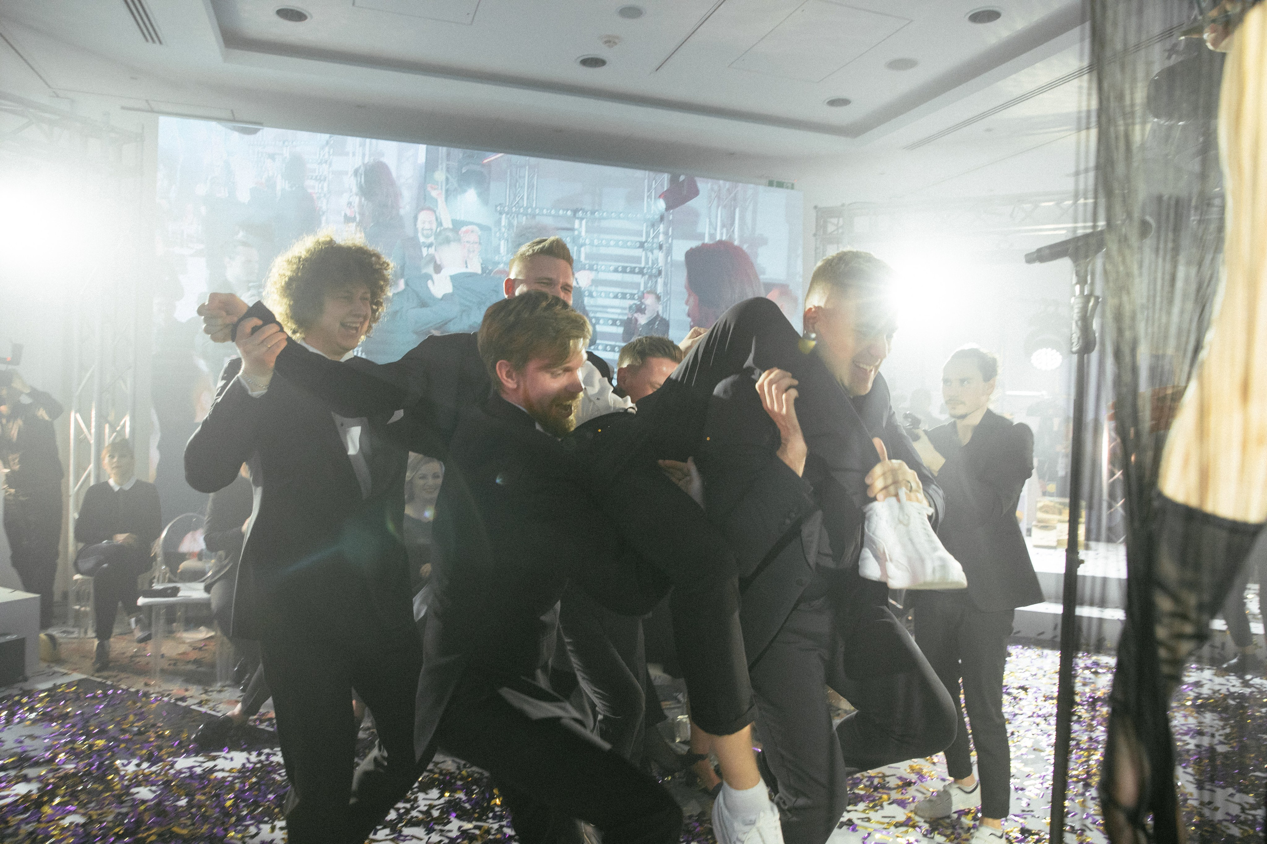 Профессиональный фотограф Дмитрий Мазуркевич — студийные, свадебные и репортажные съемки. Дмитрий Мазуркевич: Профессиональный Репортажный Фотограф