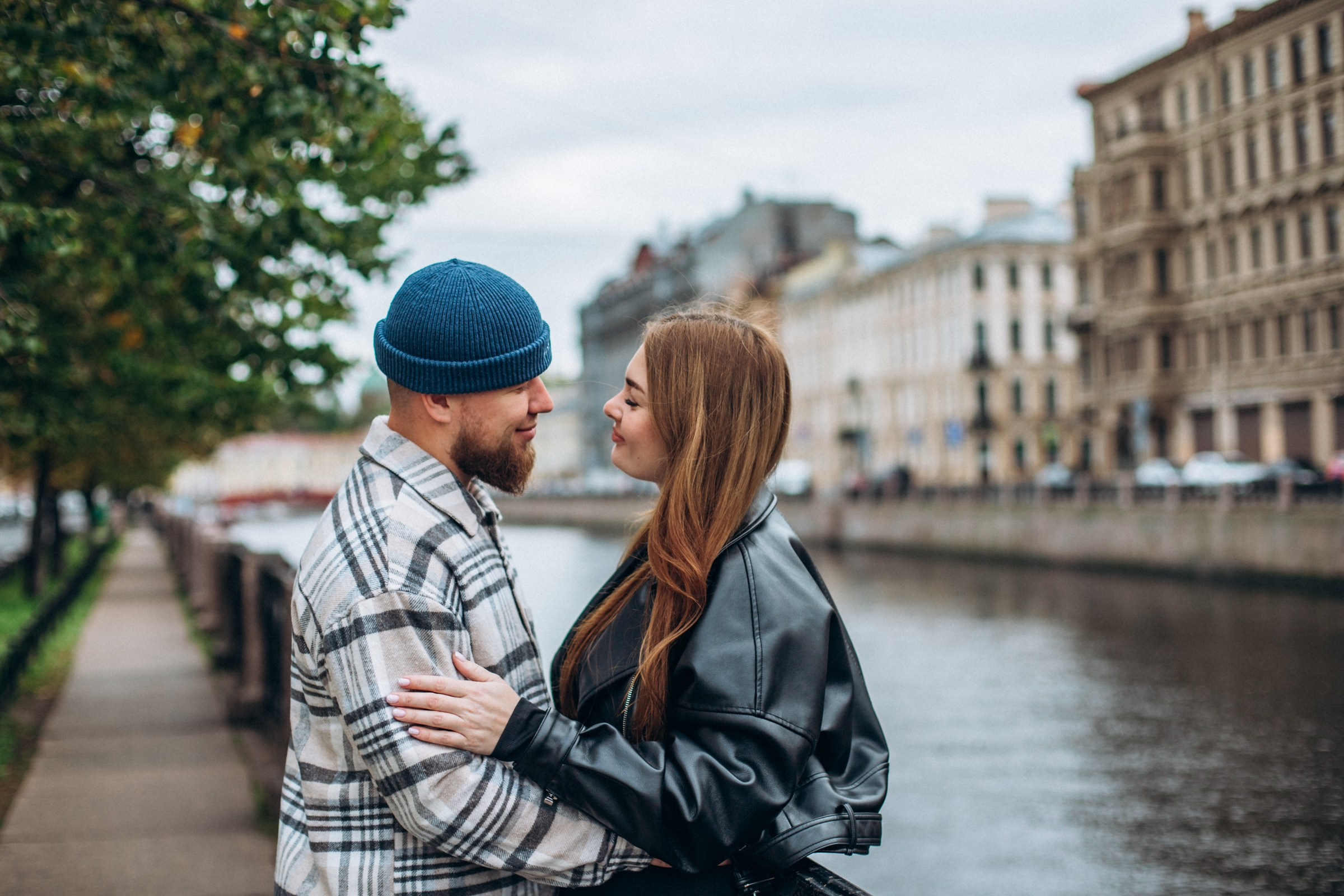 Владимир и Екатерина в октябре. Фотопрогулка в Петербурге. Индивидуальный и семейный фотограф в Санкт-Петербурге