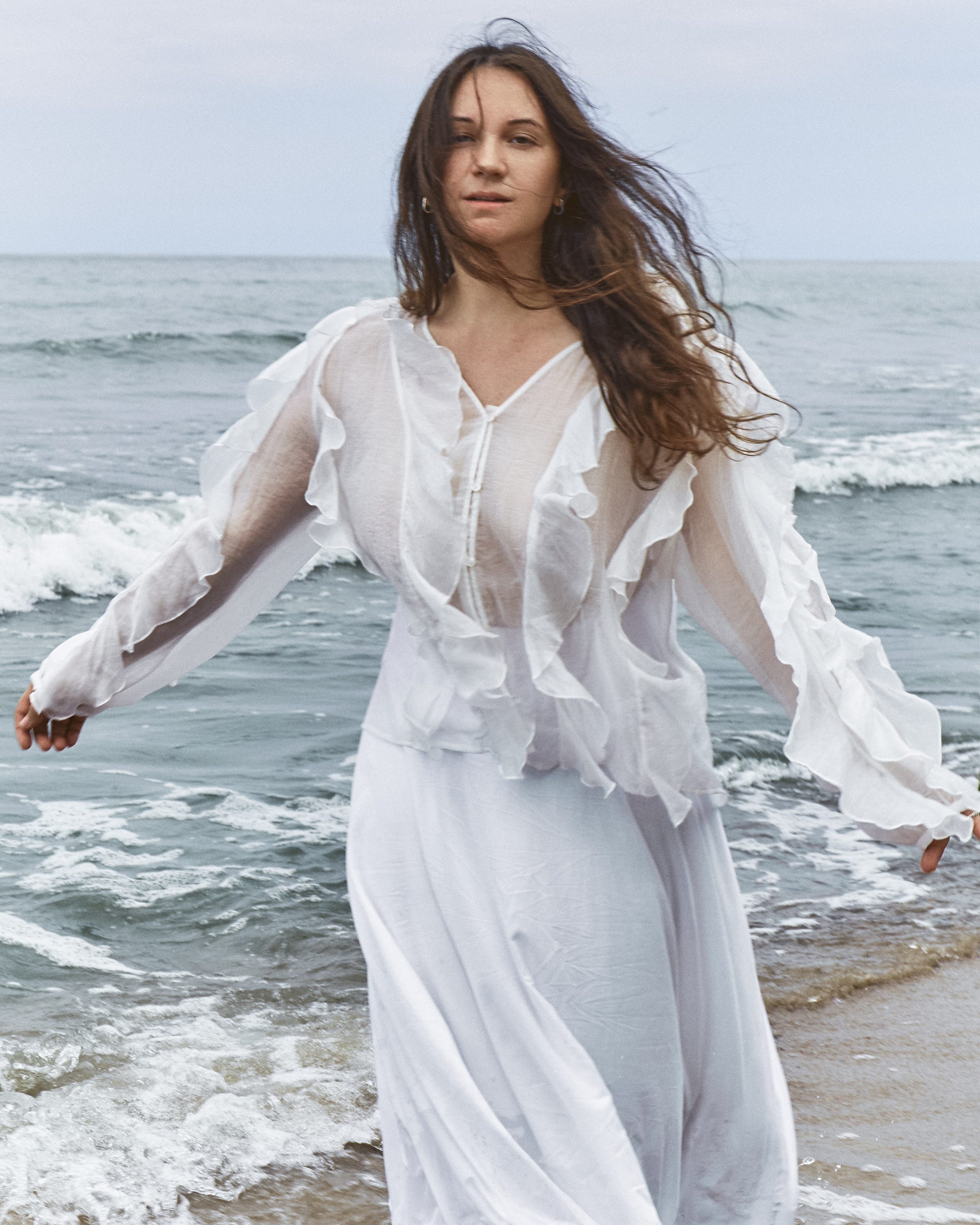 Женская индивидуальная фотосессия у берега балтийского моря для девушки фэшен фотографом Екатериной Врублевской отель Метрополь Зеленоградск Балтийк Куршская коса