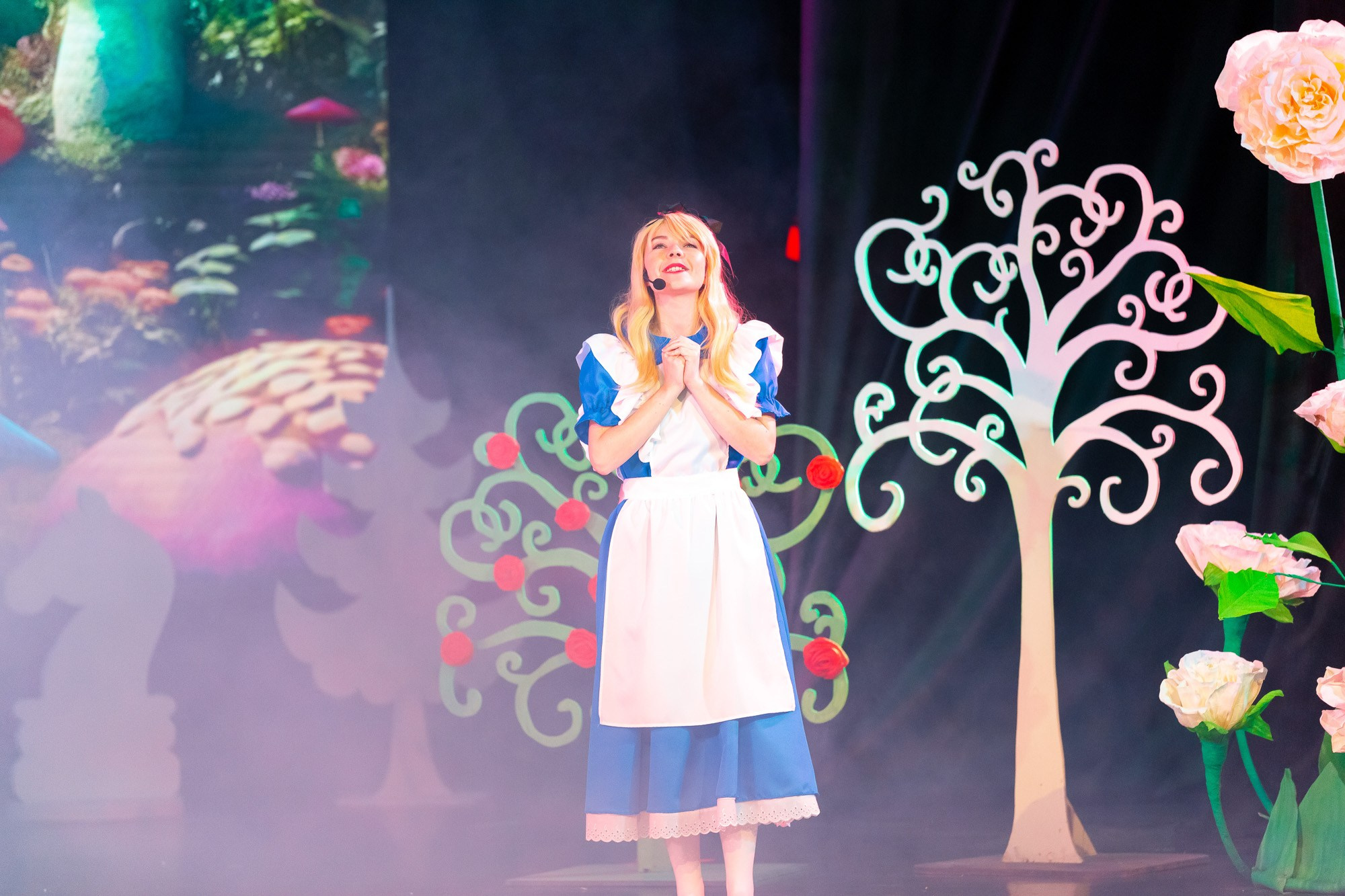 Спектакль в Доме культуры. Андрей Кровлин — фотограф в Славянке