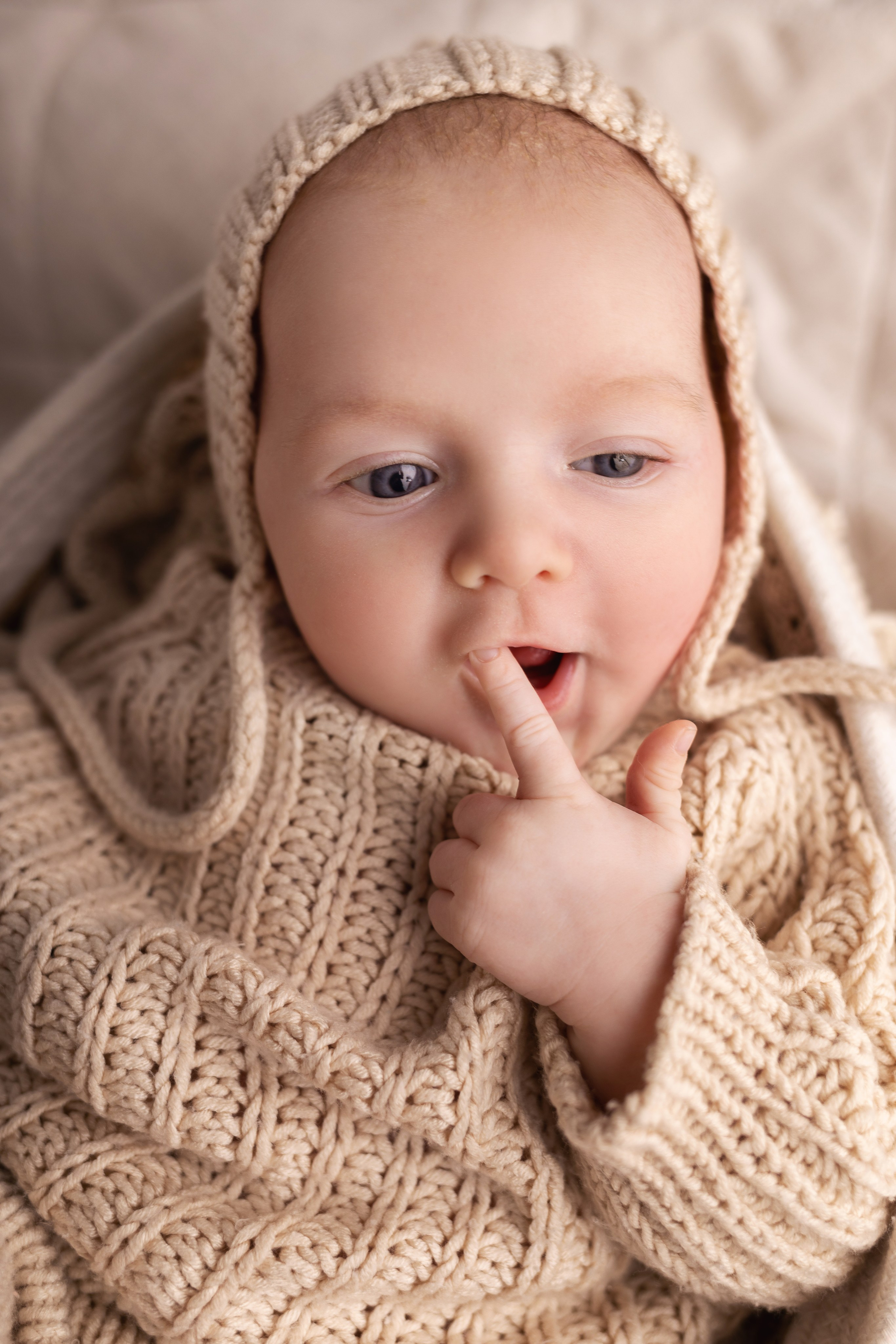 Newborn съемка в стиле Лайф. Фотограф новорожденных малышей в Омске и Омской области Эльвира Камаева