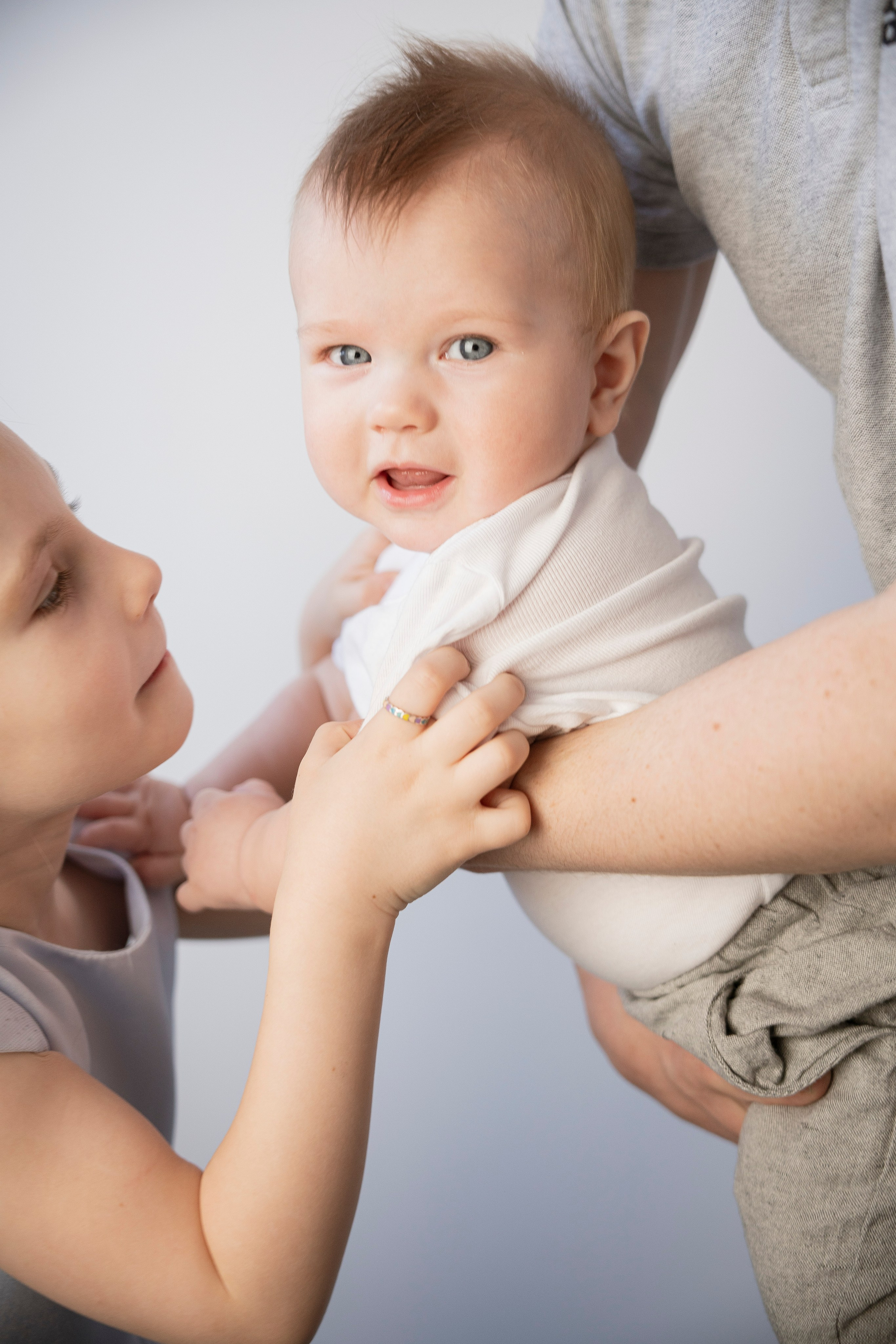 Семейная съемка в студии фотографа. Семейный фотограф в Омске Александра Яровикова