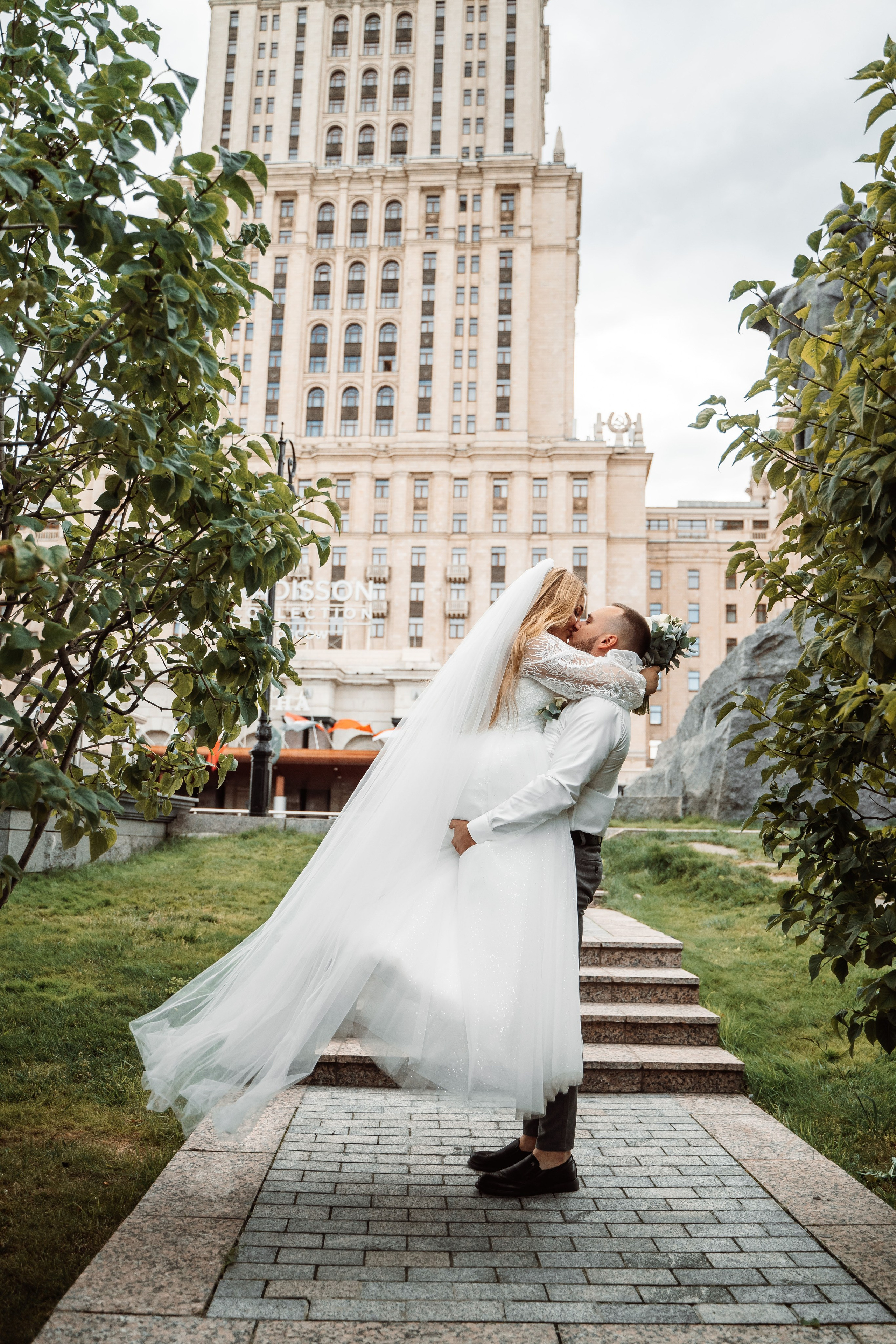 Елена и Александр. Регистрация и прогулка. Фотограф и видеограф в Москве и Московской области Мария Вишня