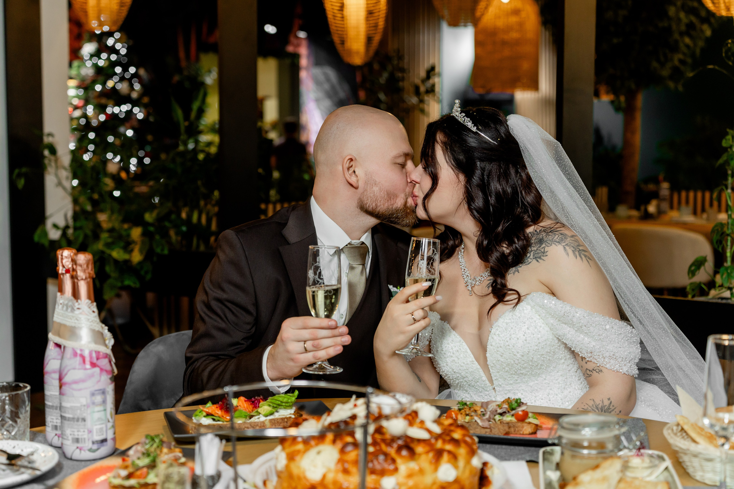 Дарина и Александр. Сборы невесты, загс, банкет. Фотограф и видеограф в Москве и Московской области Мария Вишня