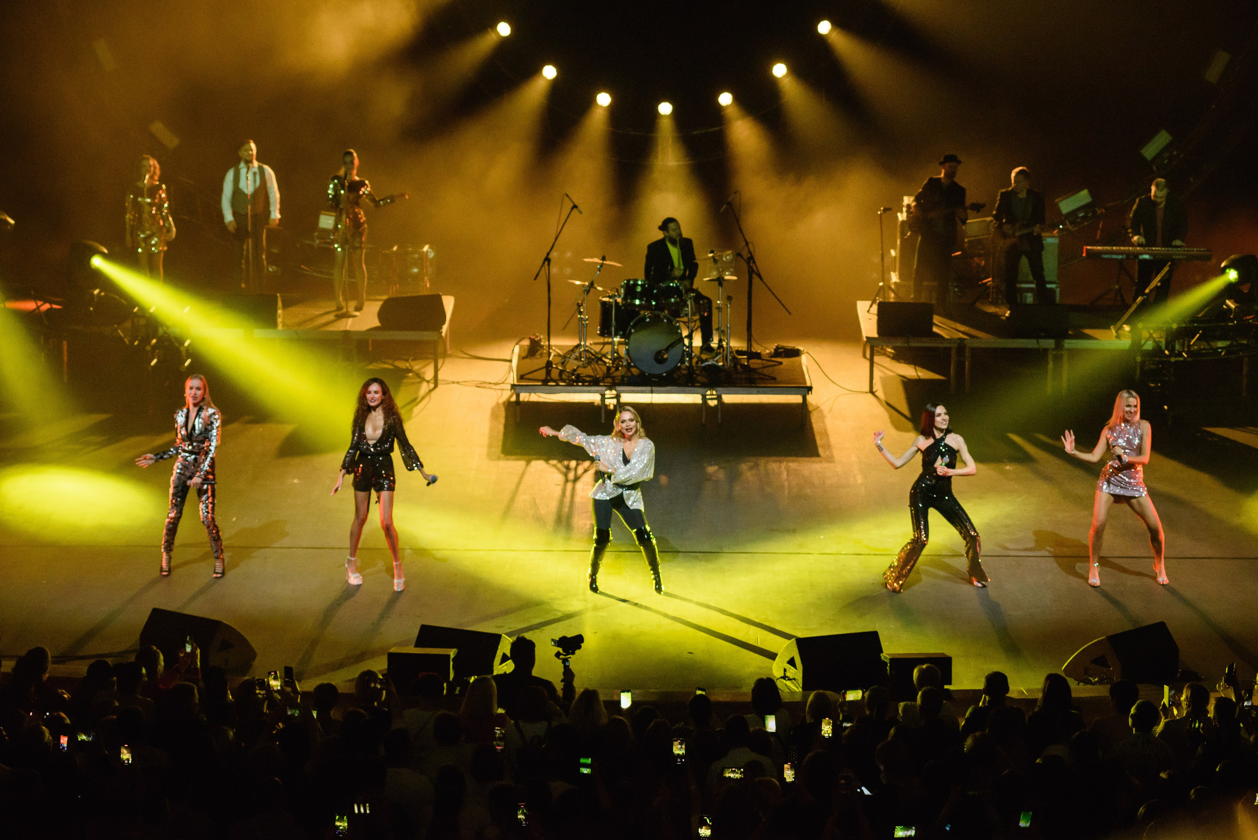 Дискотека 80-90-2000х — «Имена на все времена», Крокус Сити Холл. Бренд-фотограф для экспертов и блогеров в Москве Влада Горбовская