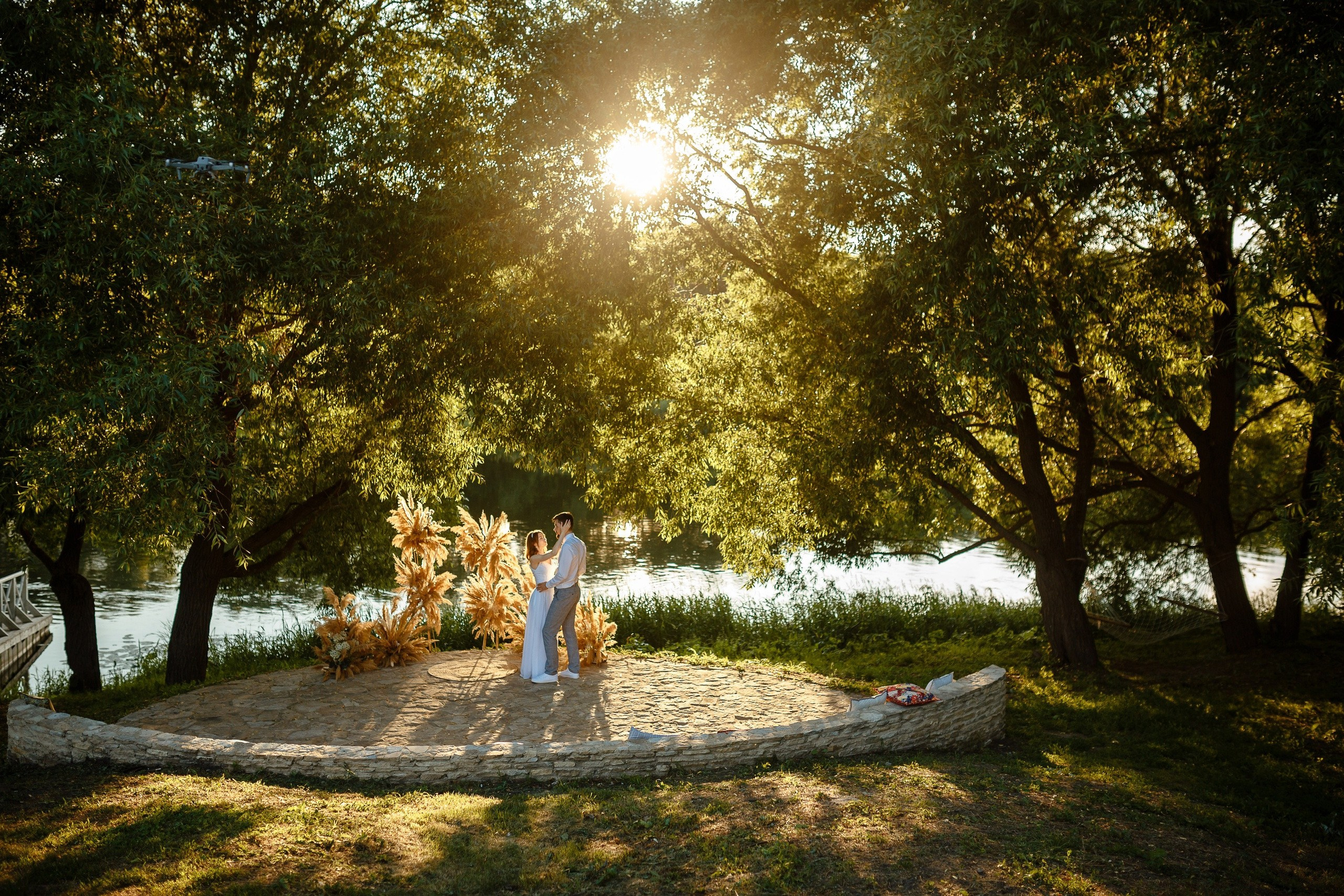 Выездная регистрация, жених и невеста, закат