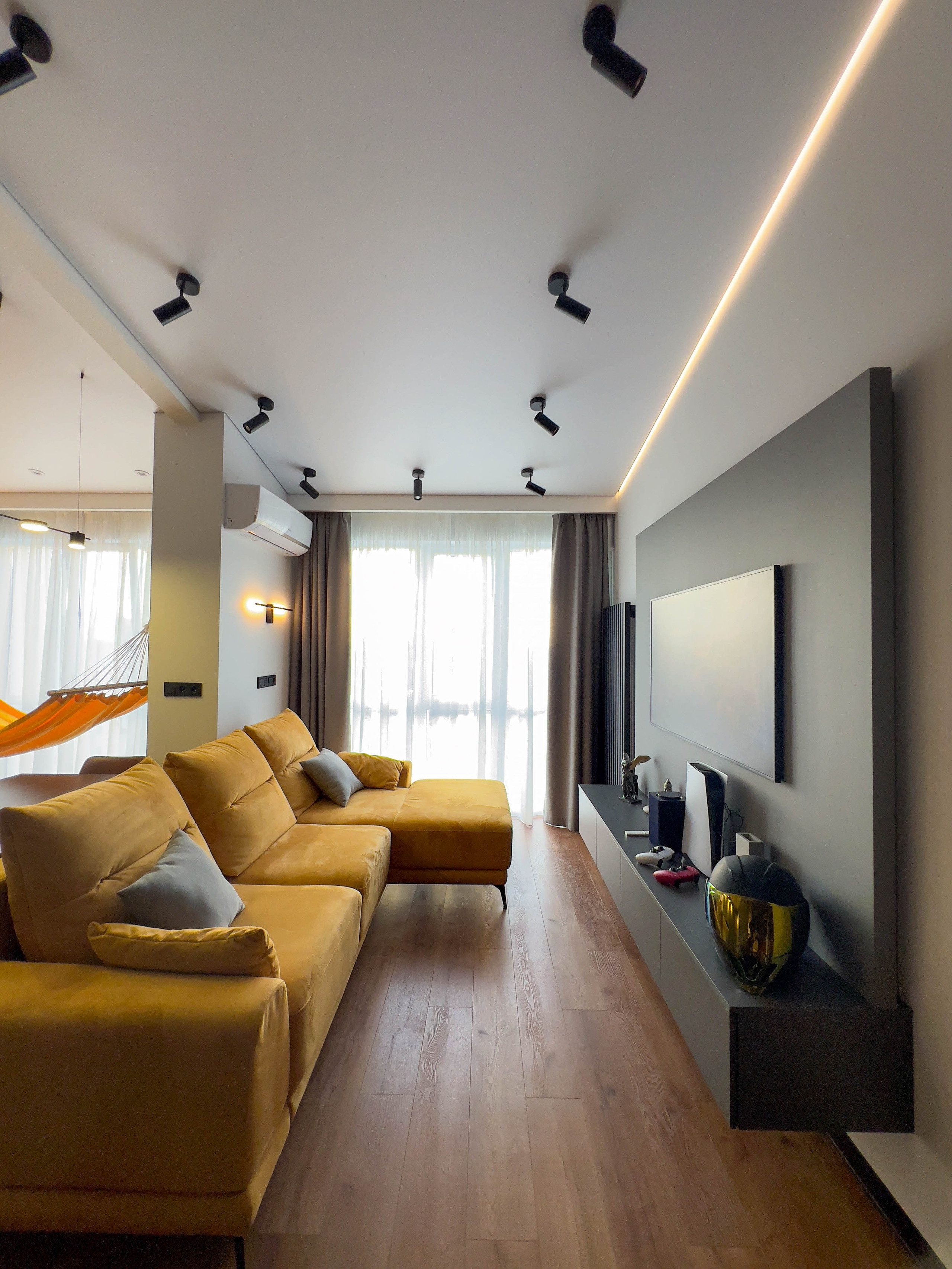 The apartment is on two levels. Fotograf Dmitrii Donets