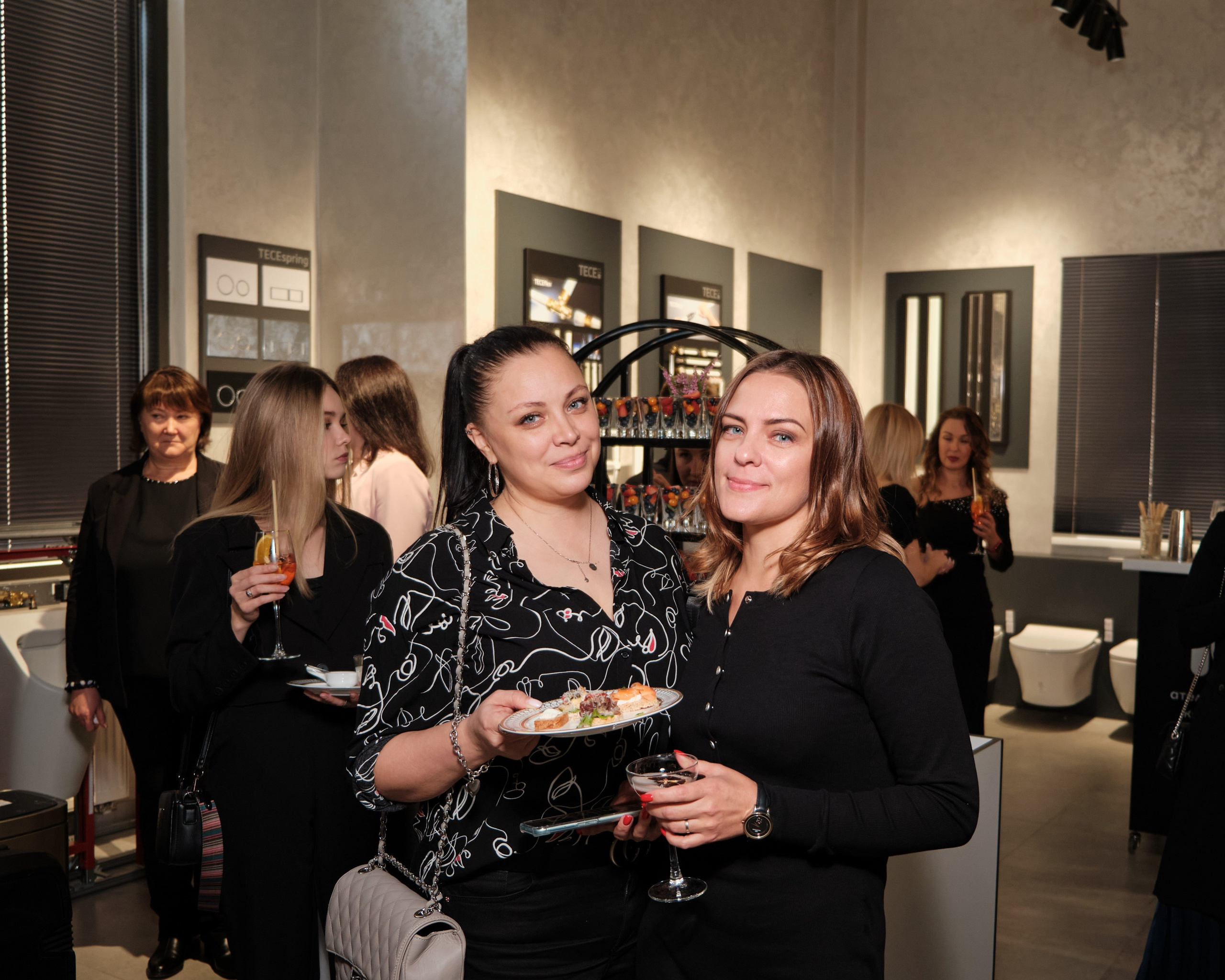 Открытие салона 100 градусов. Антон Ив