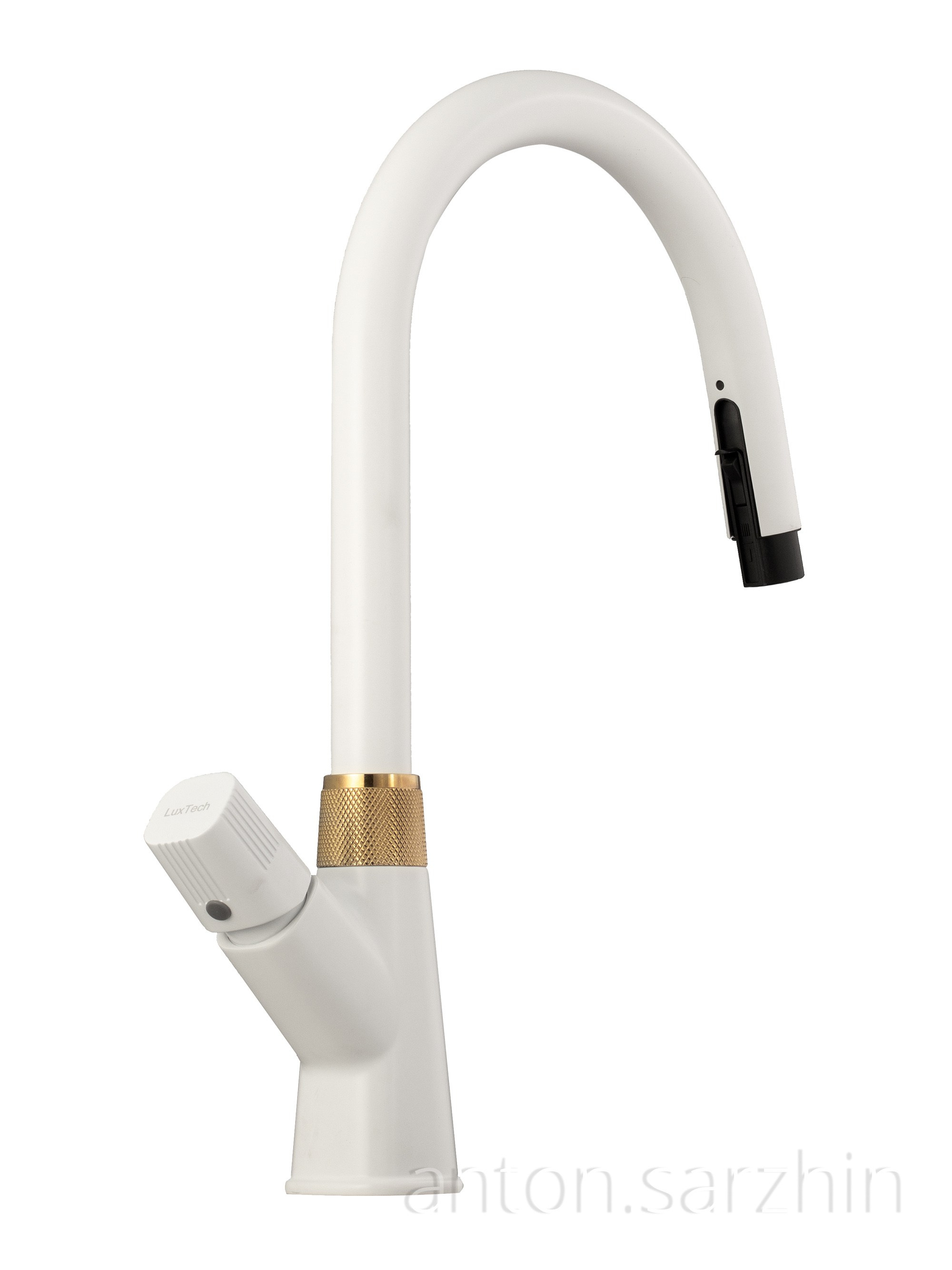 Белый смеситель для кухни