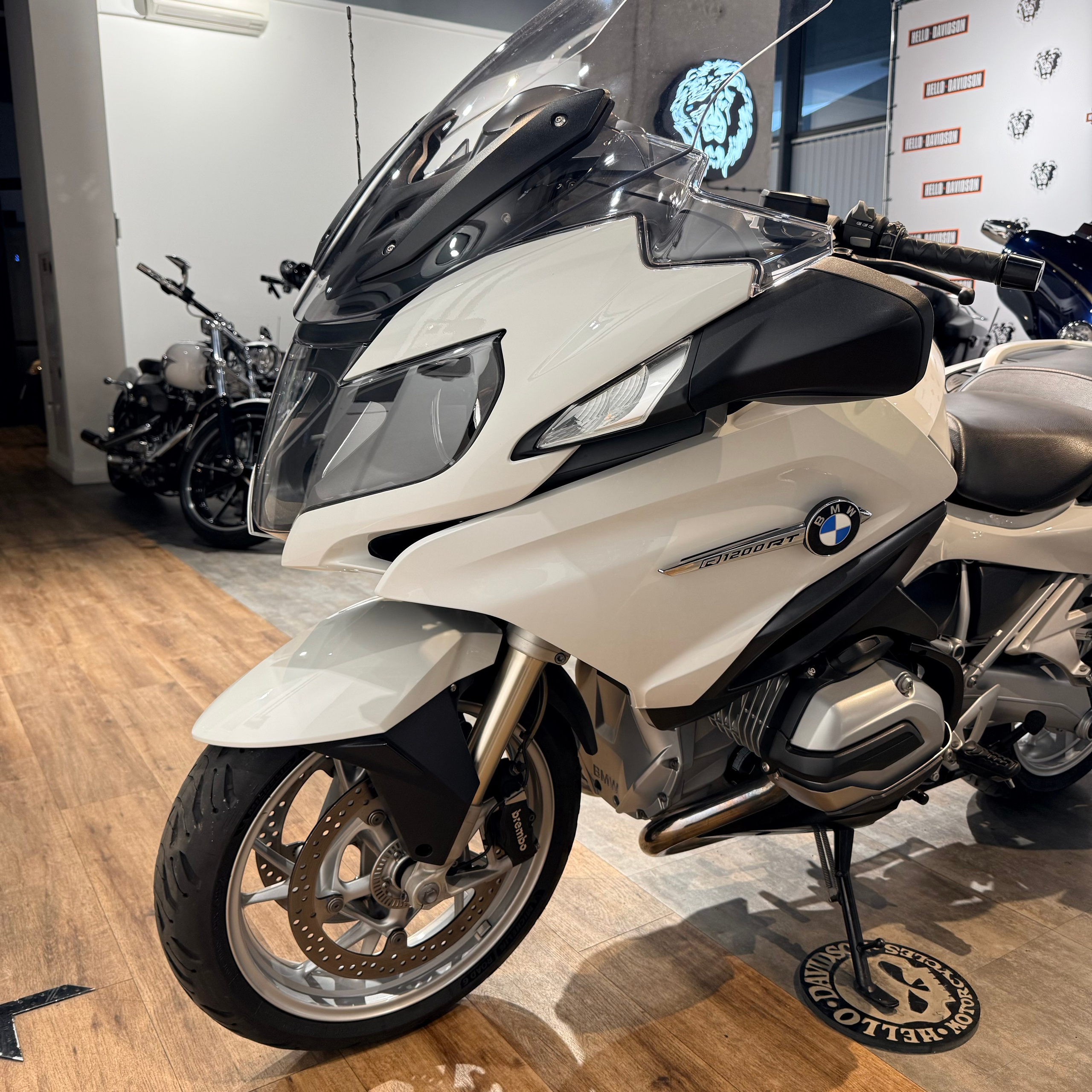 2015 BMW R1200RT Alpine White (VIN WB10*5141). Hello Davidson, Москва. Только хорошие мотоциклы…