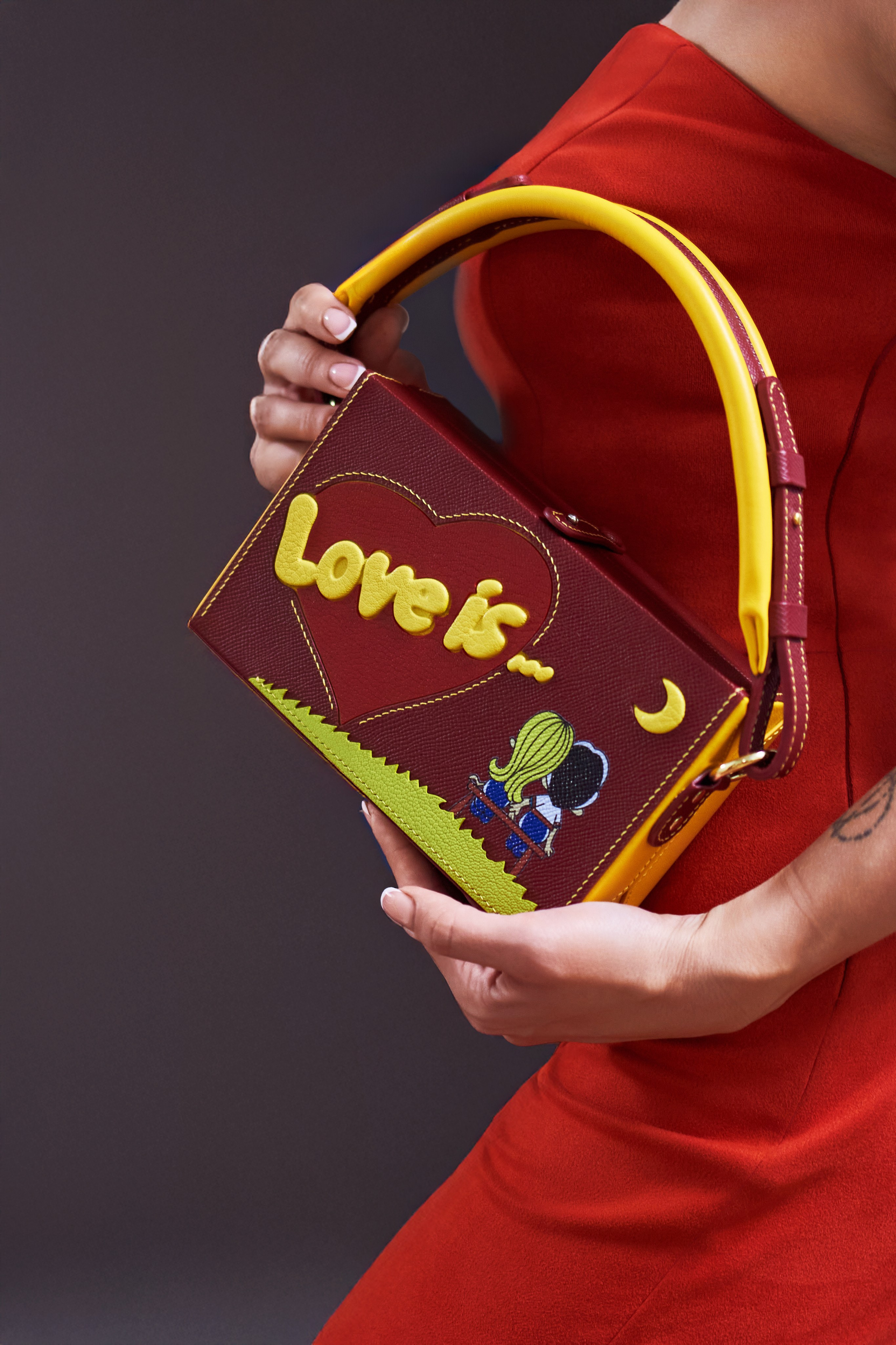 Сумка LOVE IS…. Частный мастер — дизайнер по созданию аксессуаров из кожи Олег Шарыгин