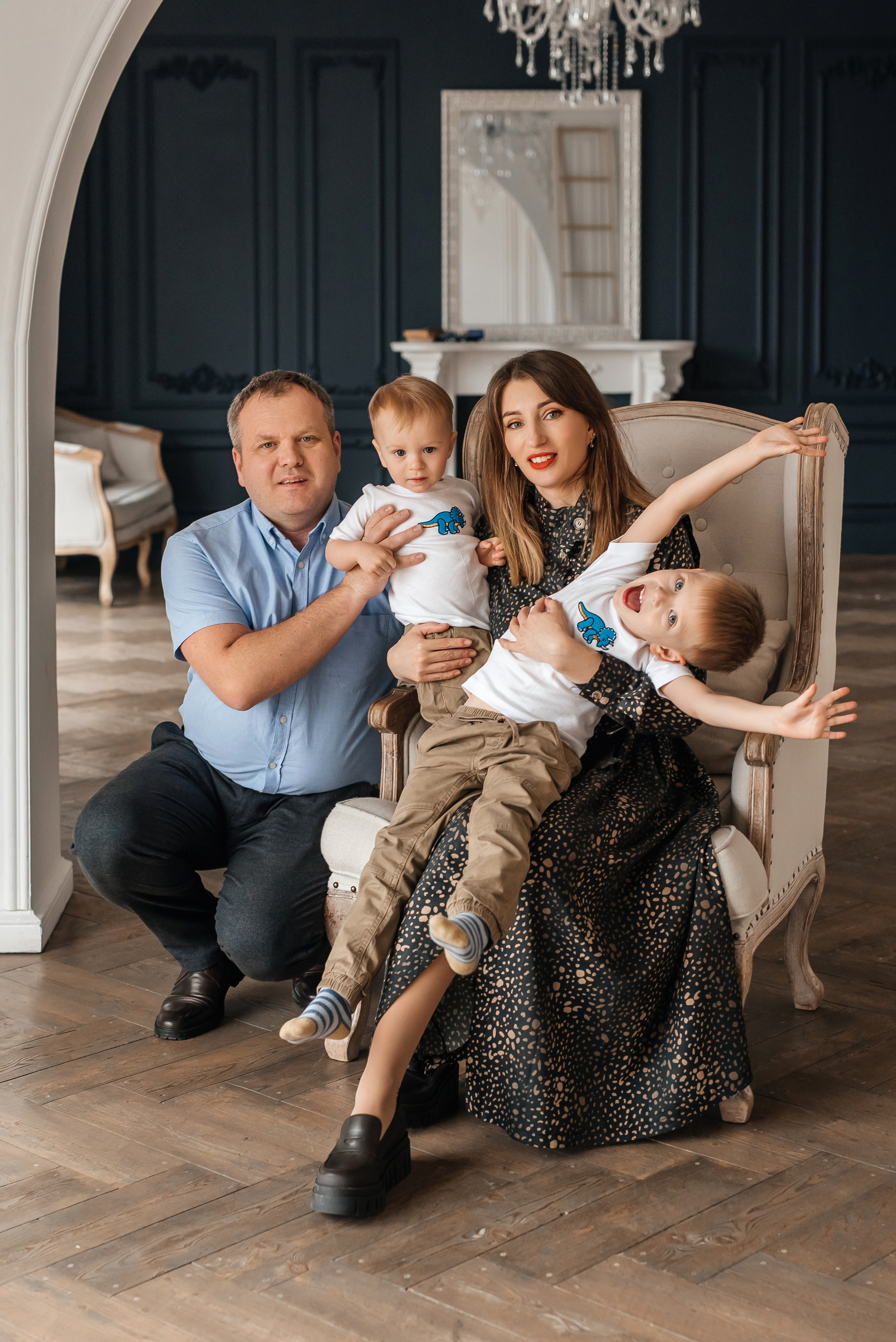 Семейная съемка в студии стиля борокко. Свадебный фотограф Елена Рякина