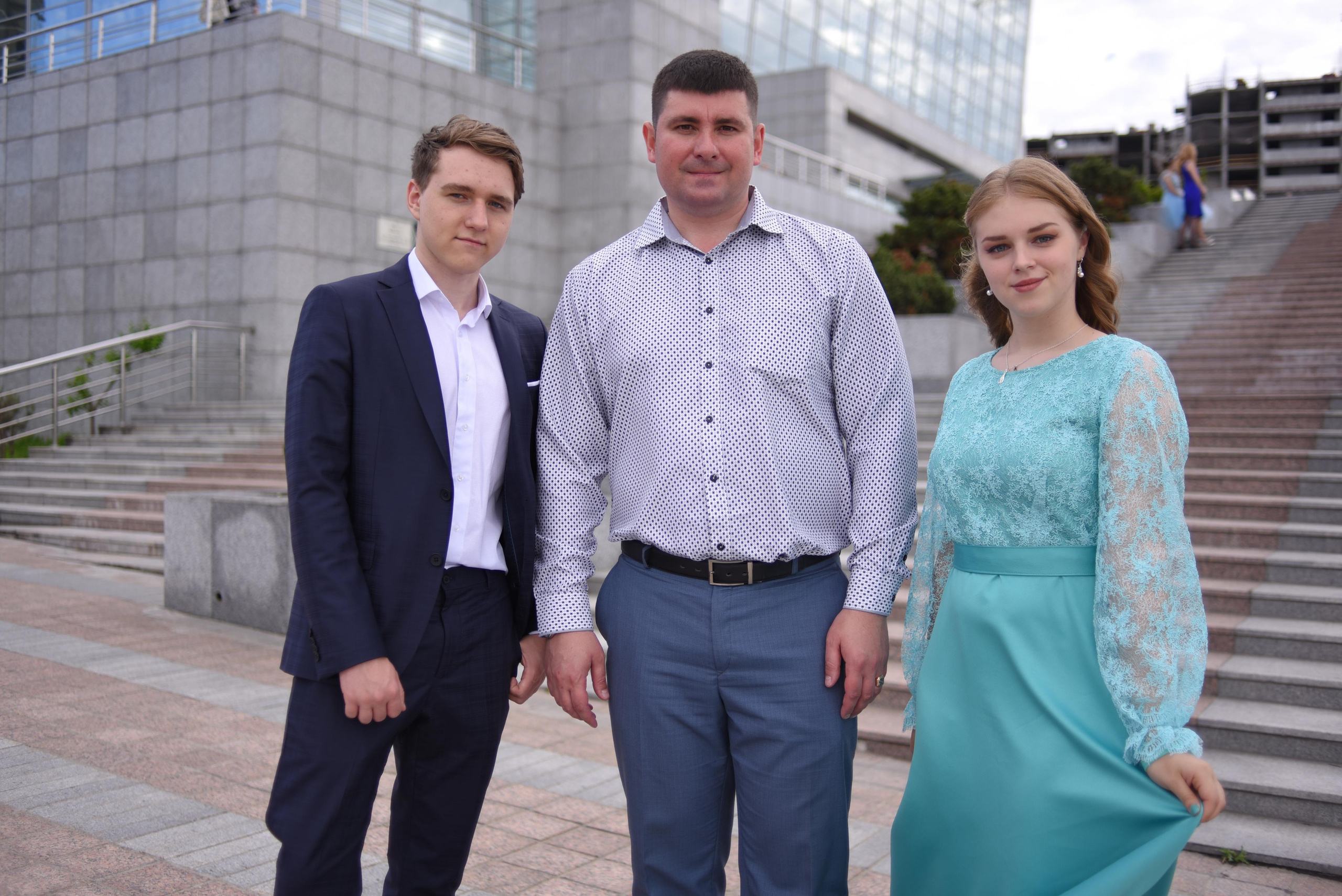 Выпускной Школа имени Дубинина. Свадебный фотограф Елена Рякина