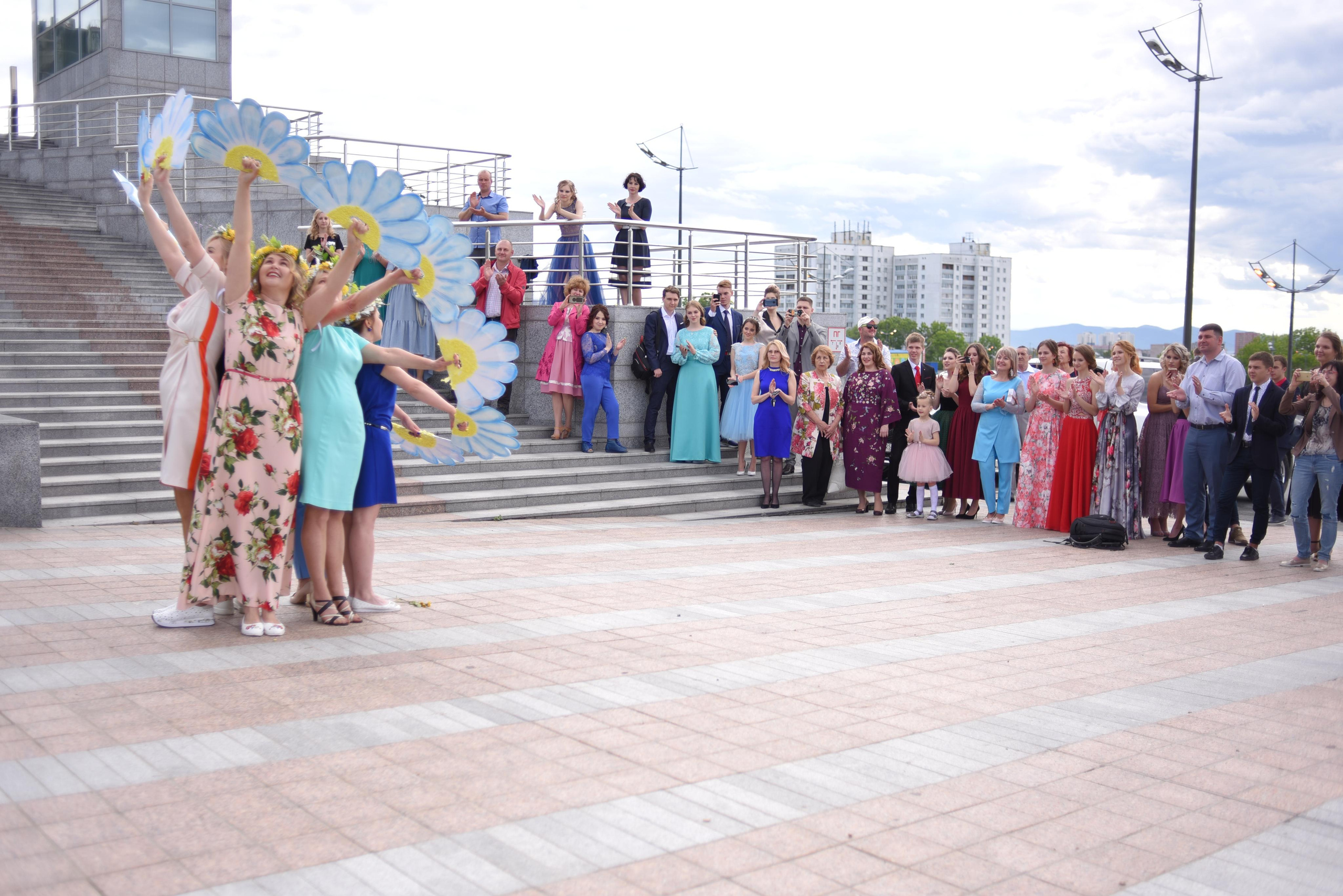 Выпускной Школа имени Дубинина. Свадебный фотограф Елена Рякина