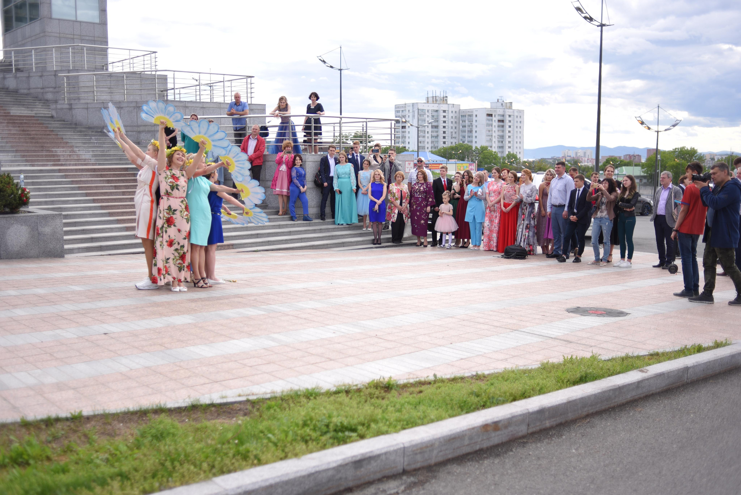 Выпускной Школа имени Дубинина. Свадебный фотограф Елена Рякина