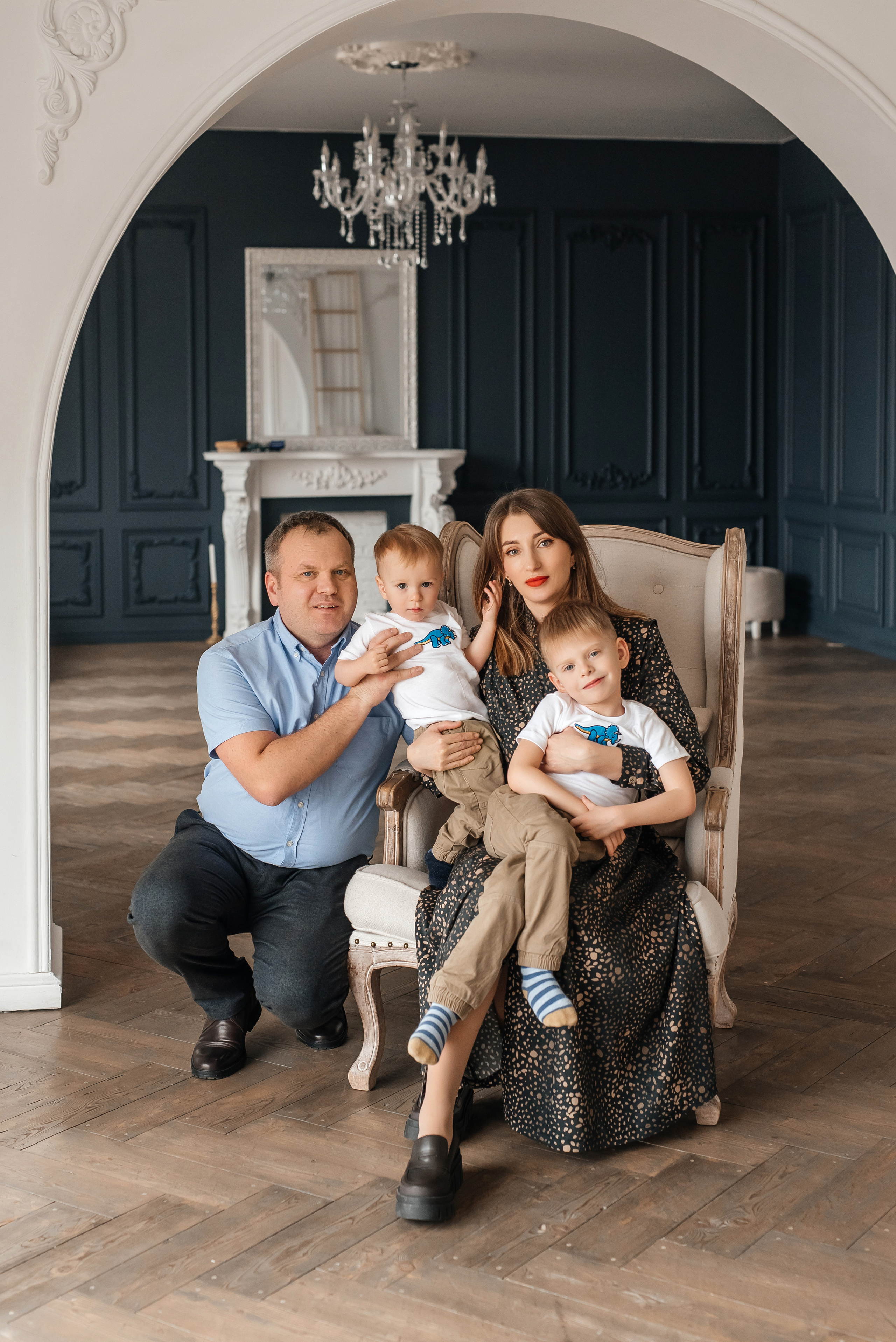 Семейная съемка в студии стиля борокко. Свадебный фотограф Елена Рякина