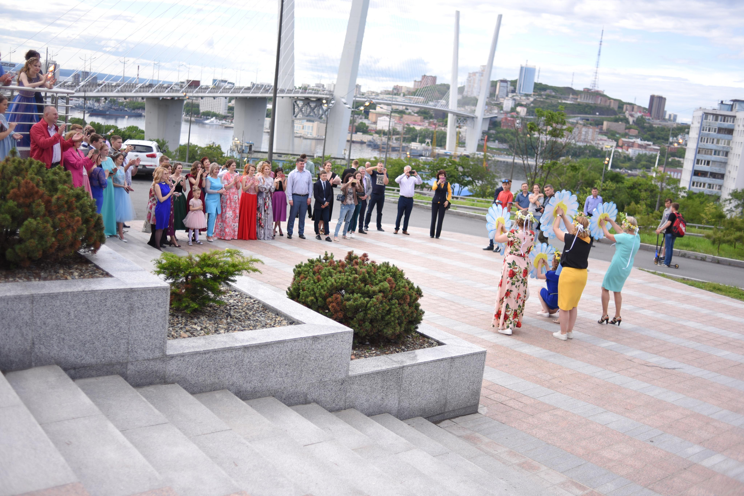 Выпускной Школа имени Дубинина. Свадебный фотограф Елена Рякина