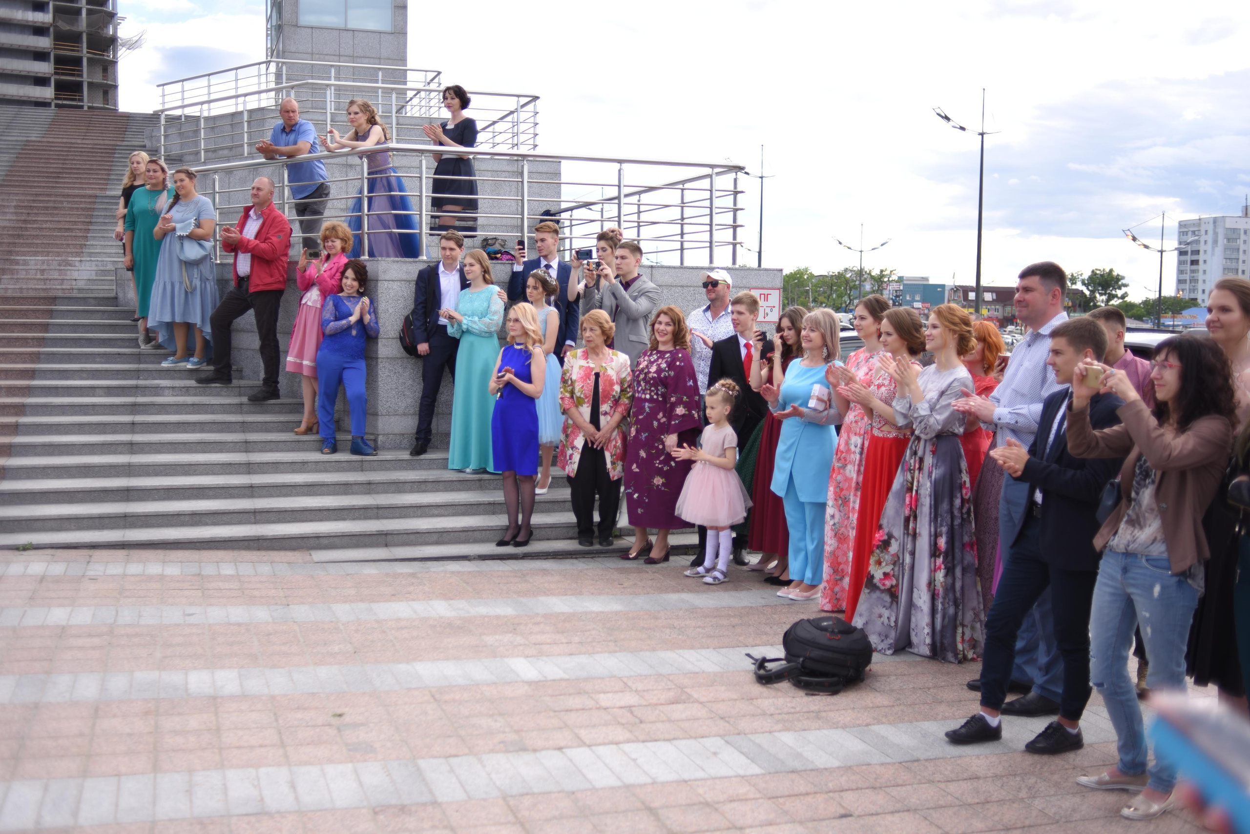 Выпускной Школа имени Дубинина. Свадебный фотограф Елена Рякина