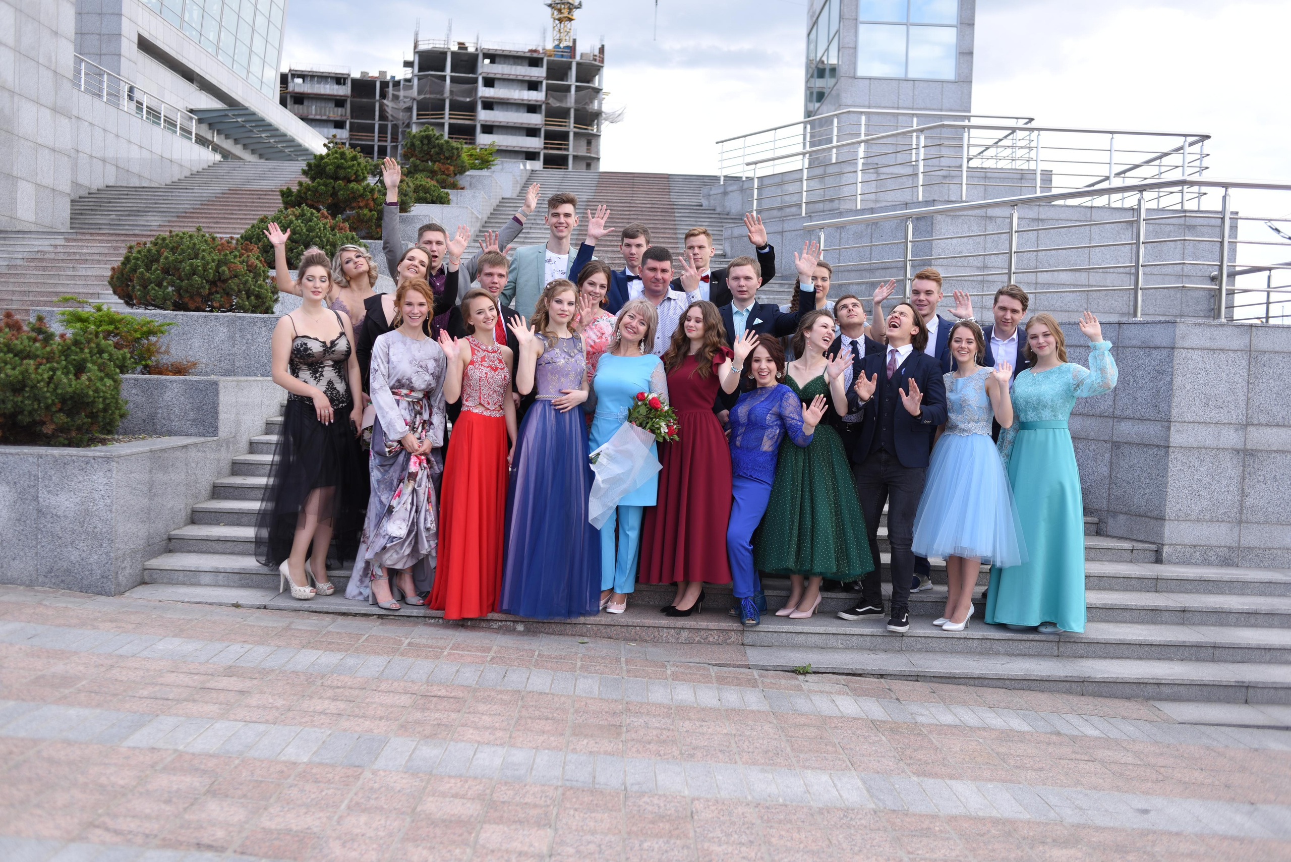 Выпускной Школа имени Дубинина. Свадебный фотограф Елена Рякина