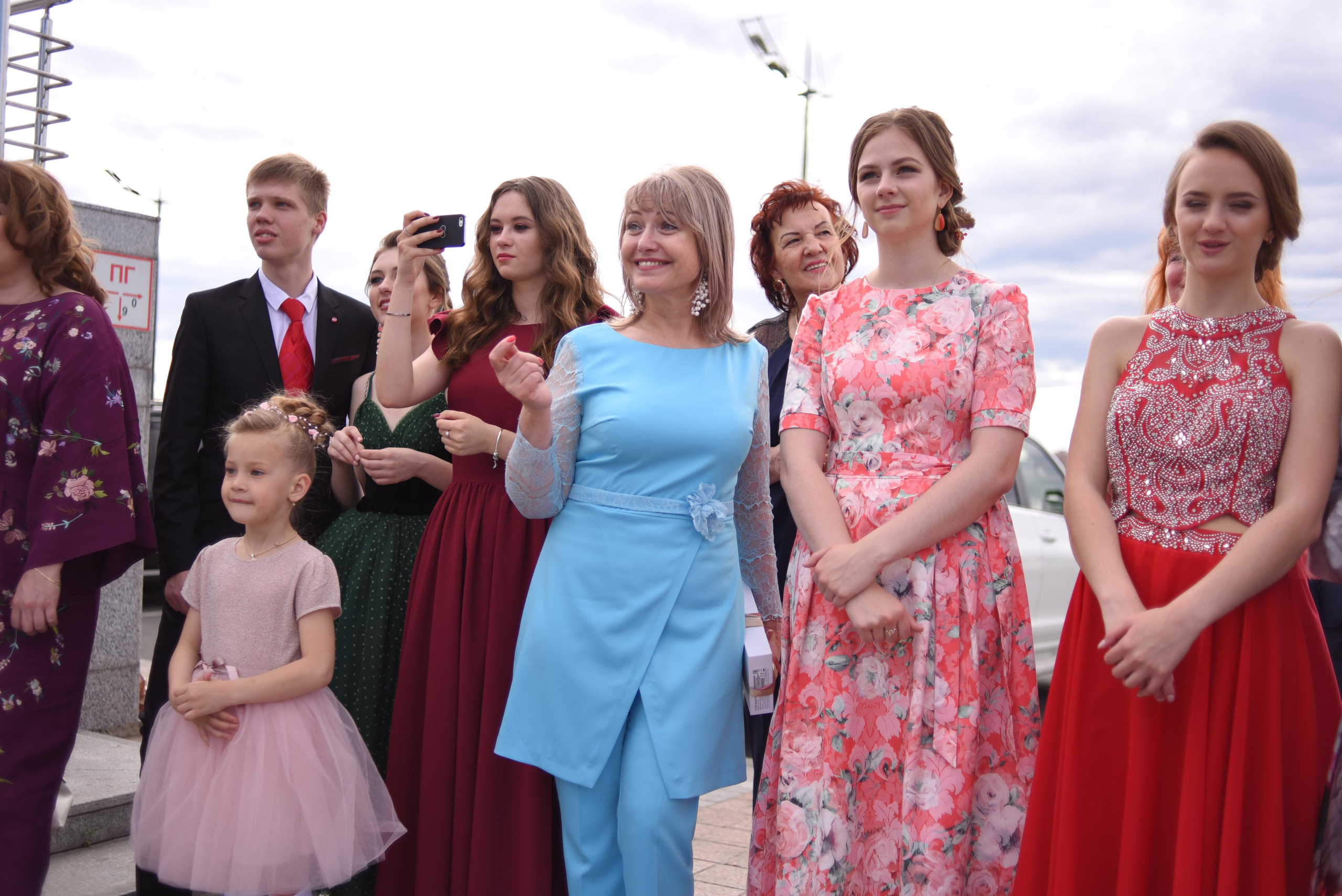 Выпускной Школа имени Дубинина. Свадебный фотограф Елена Рякина