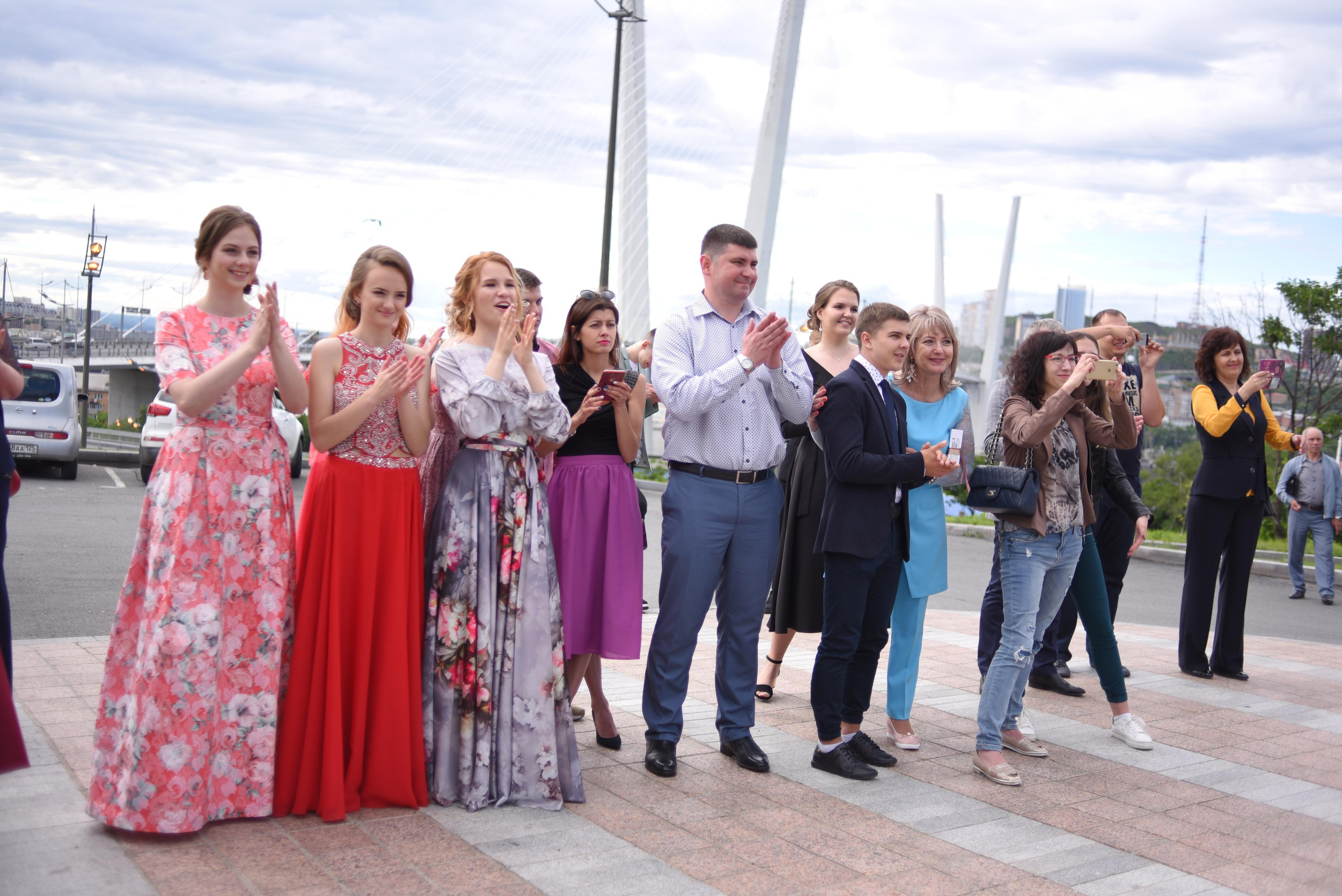 Выпускной Школа имени Дубинина. Свадебный фотограф Елена Рякина