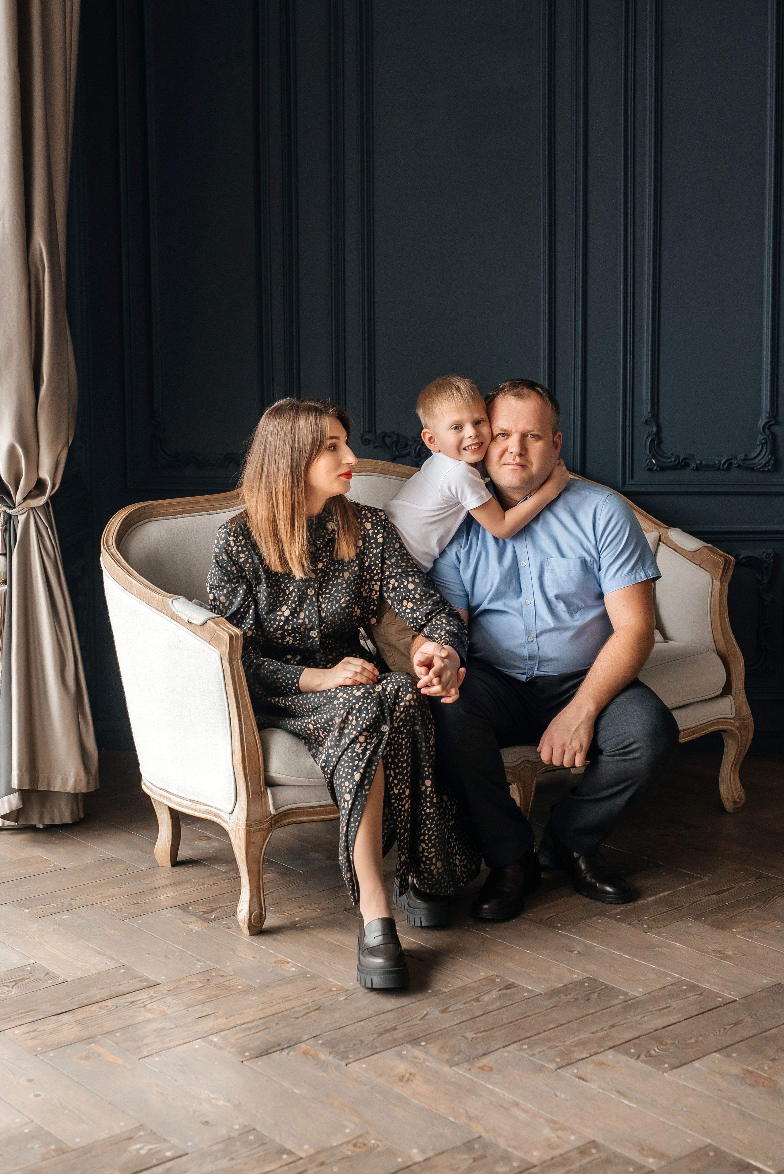 Семейная съемка в студии стиля борокко. Свадебный фотограф Елена Рякина