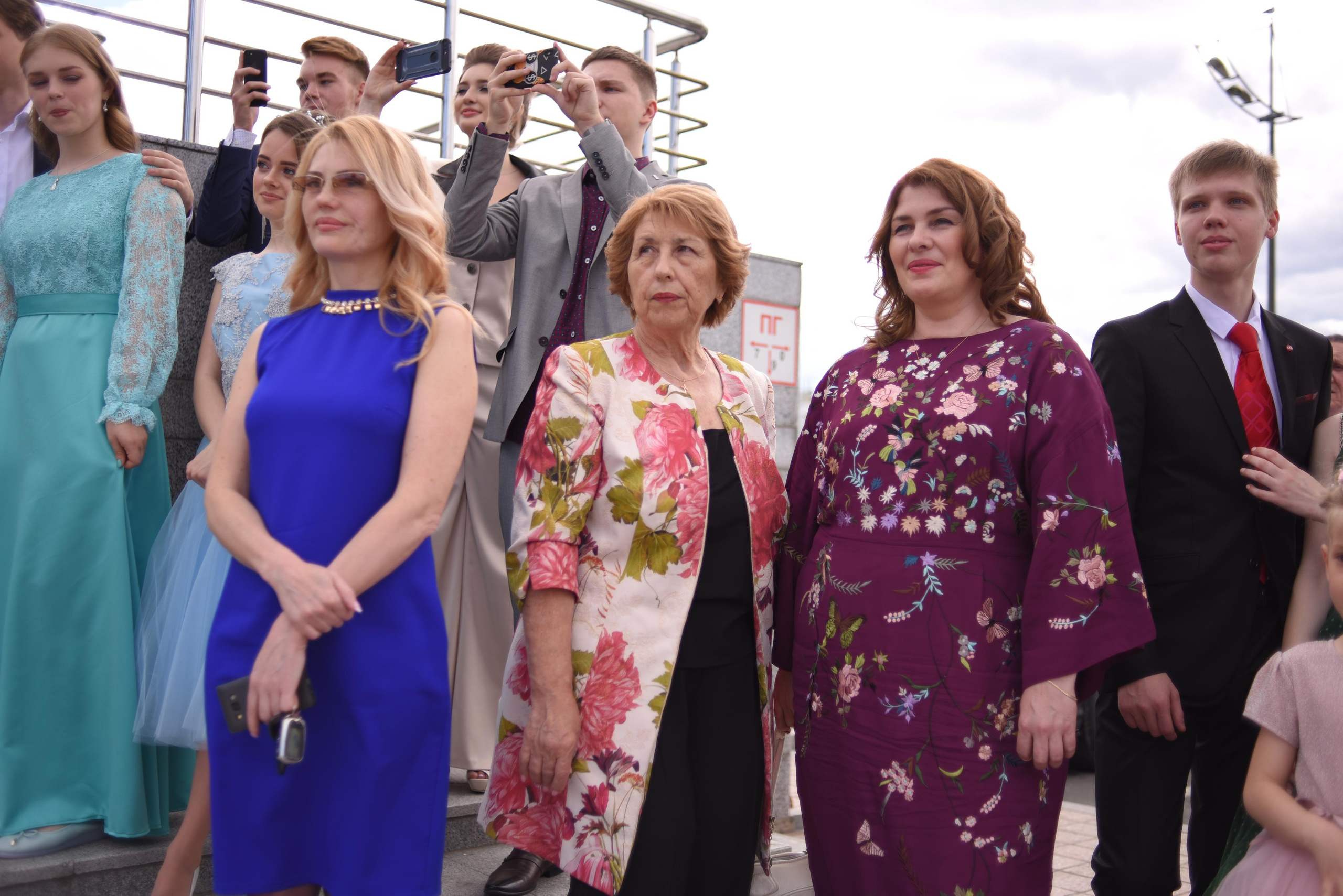 Выпускной Школа имени Дубинина. Свадебный фотограф Елена Рякина