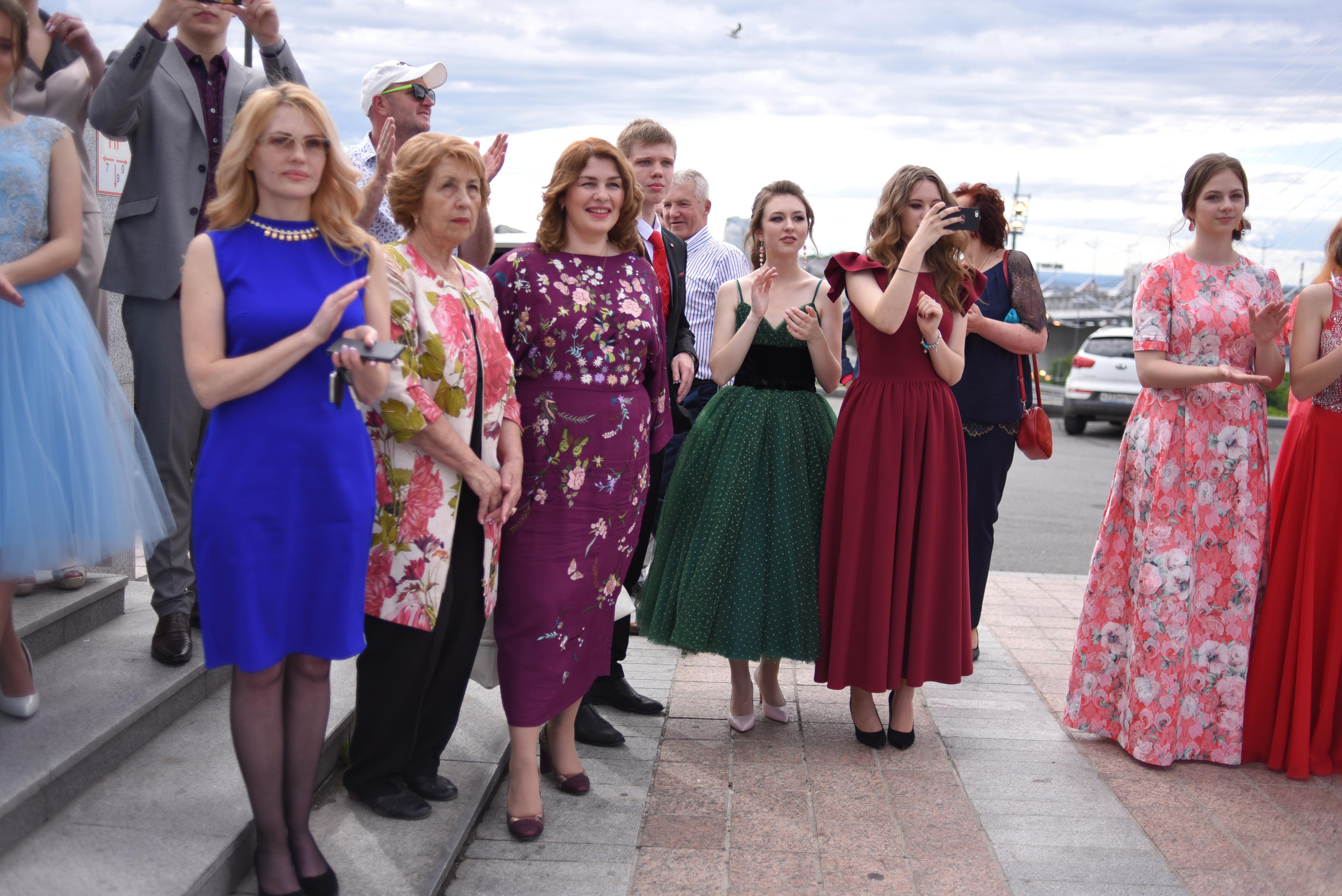 Выпускной Школа имени Дубинина. Свадебный фотограф Елена Рякина