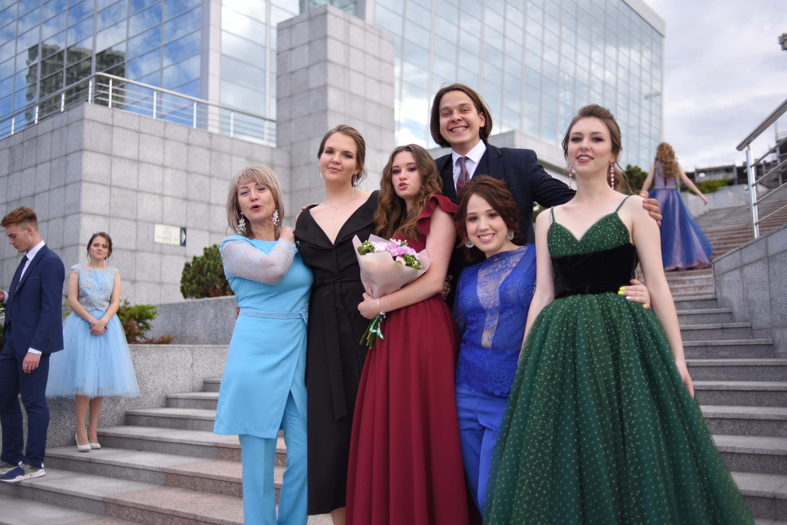 Выпускной Школа имени Дубинина. Свадебный фотограф Елена Рякина