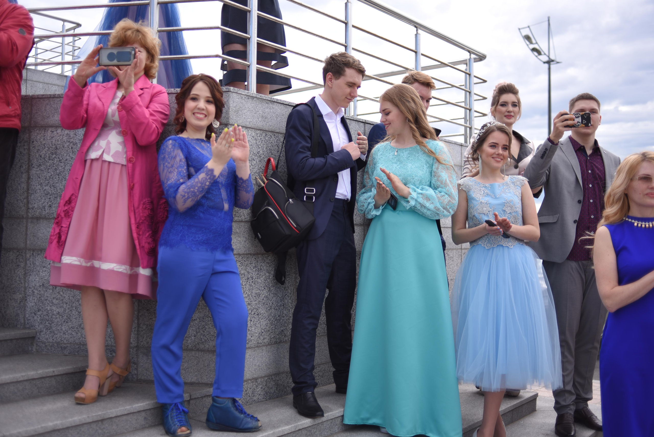 Выпускной Школа имени Дубинина. Свадебный фотограф Елена Рякина