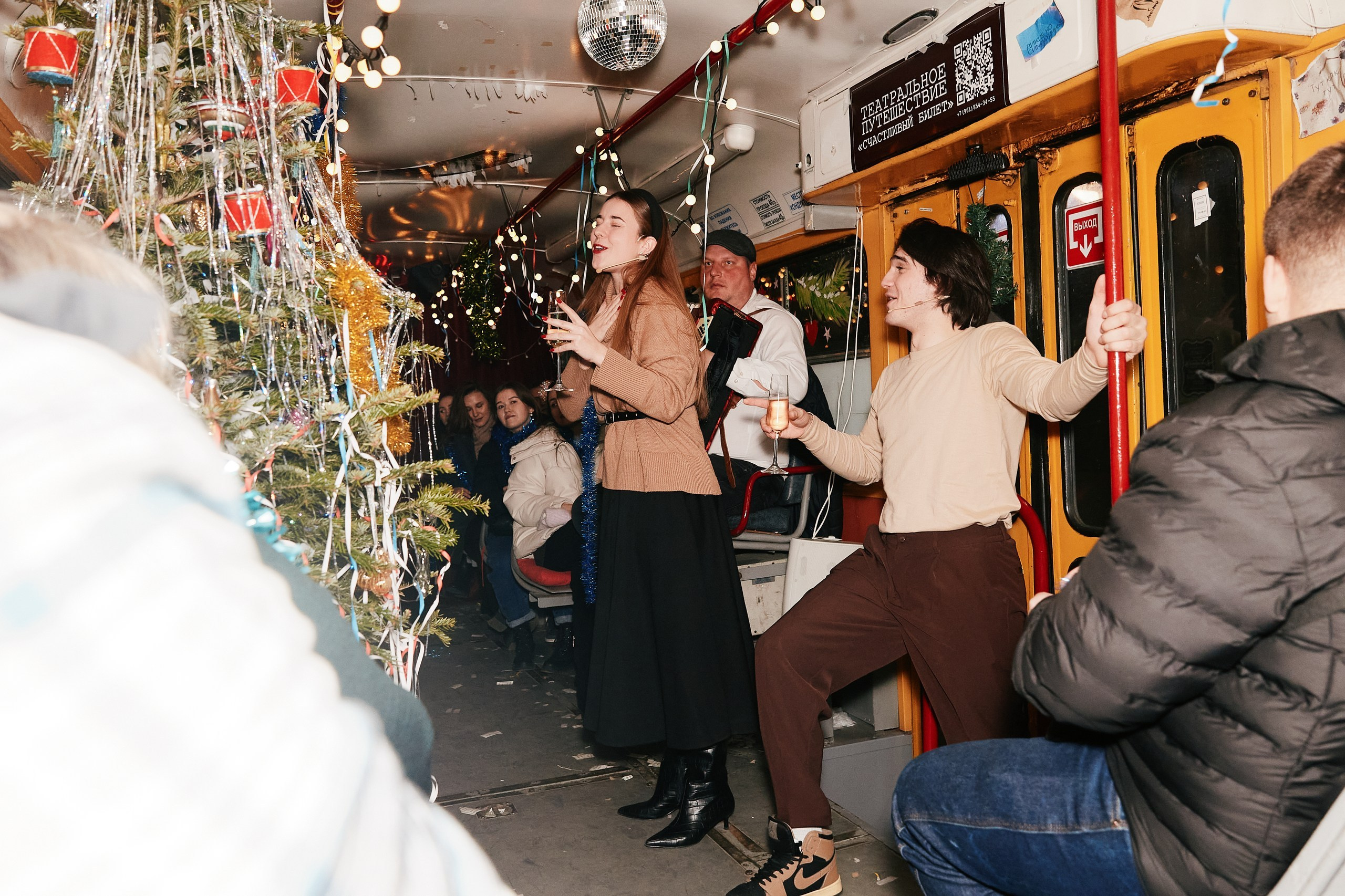 Новогодний трамвай 2026. Свадебный репортажный фотограф краснодар максим дремов дрёмов фотосессия студия цена