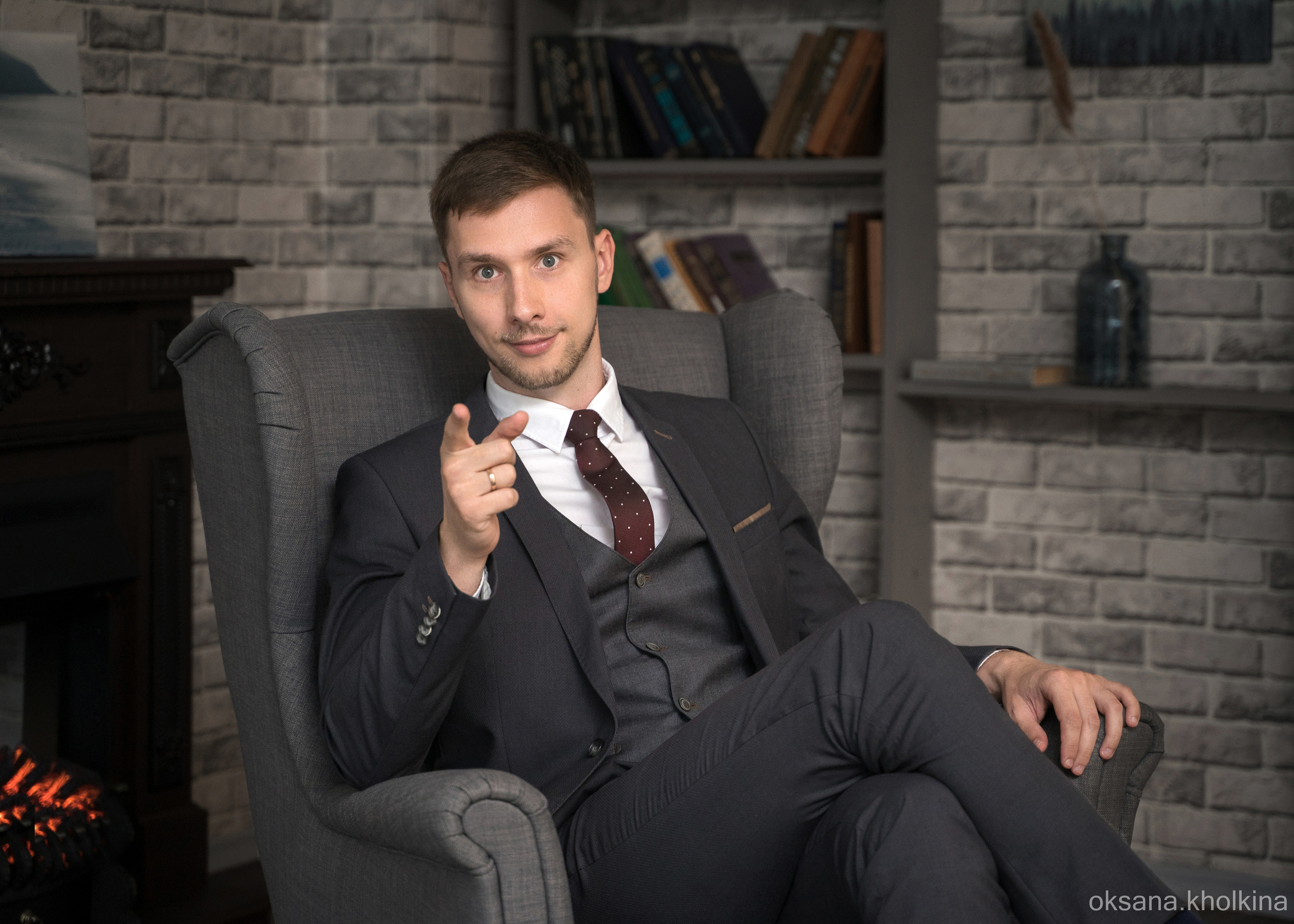 съёмка для инстаграма, фотосессия для сайта, мужчина в костюме