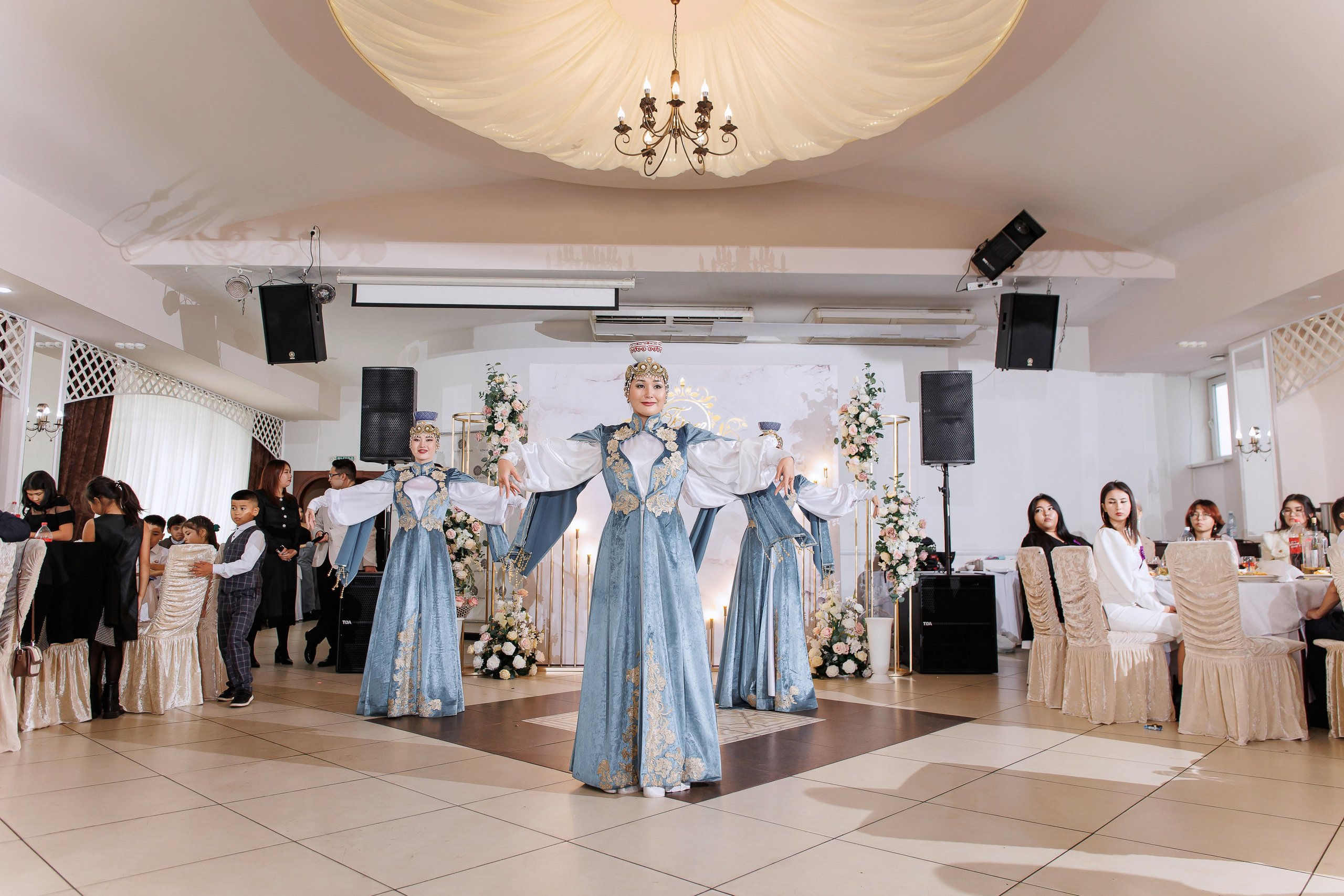 Karina & Bagdat. Anne Miller | Photographer