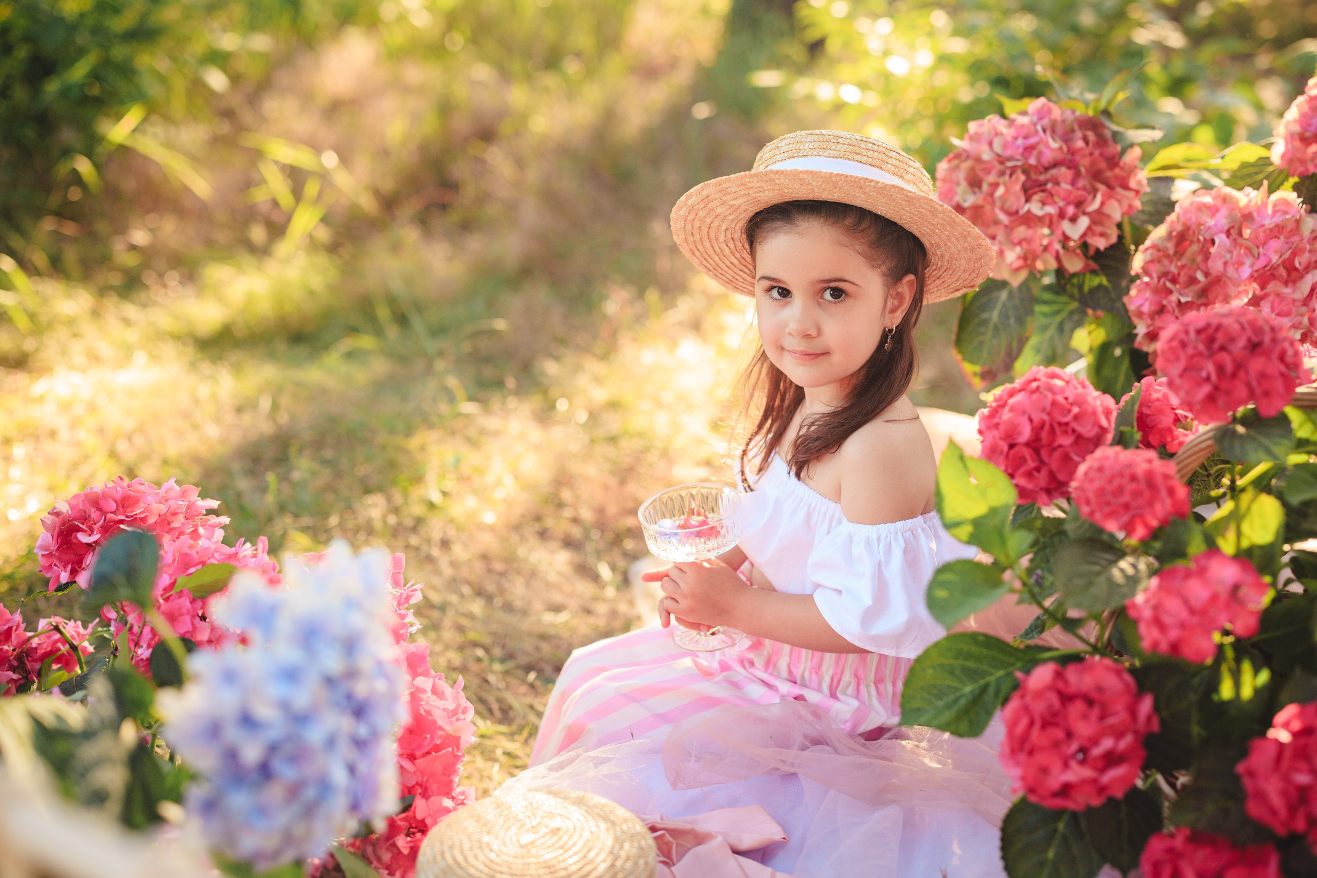 Цветочная кровать с кроликами. Семейный и детский фотограф в Краснодаре Анна Трашкова