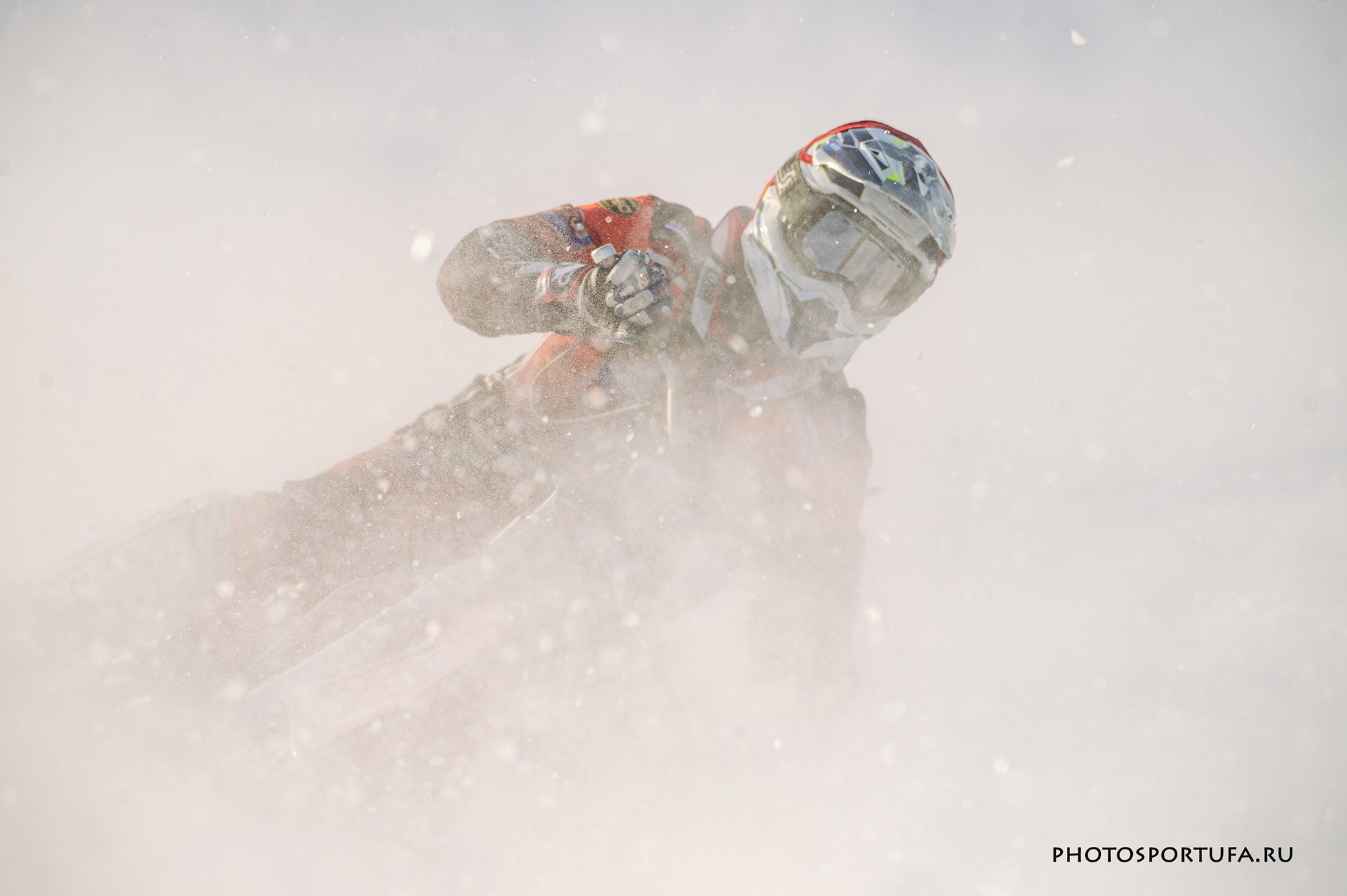 Мотогонку на льду. Спортивный фотограф в Уфе Евгений Буров