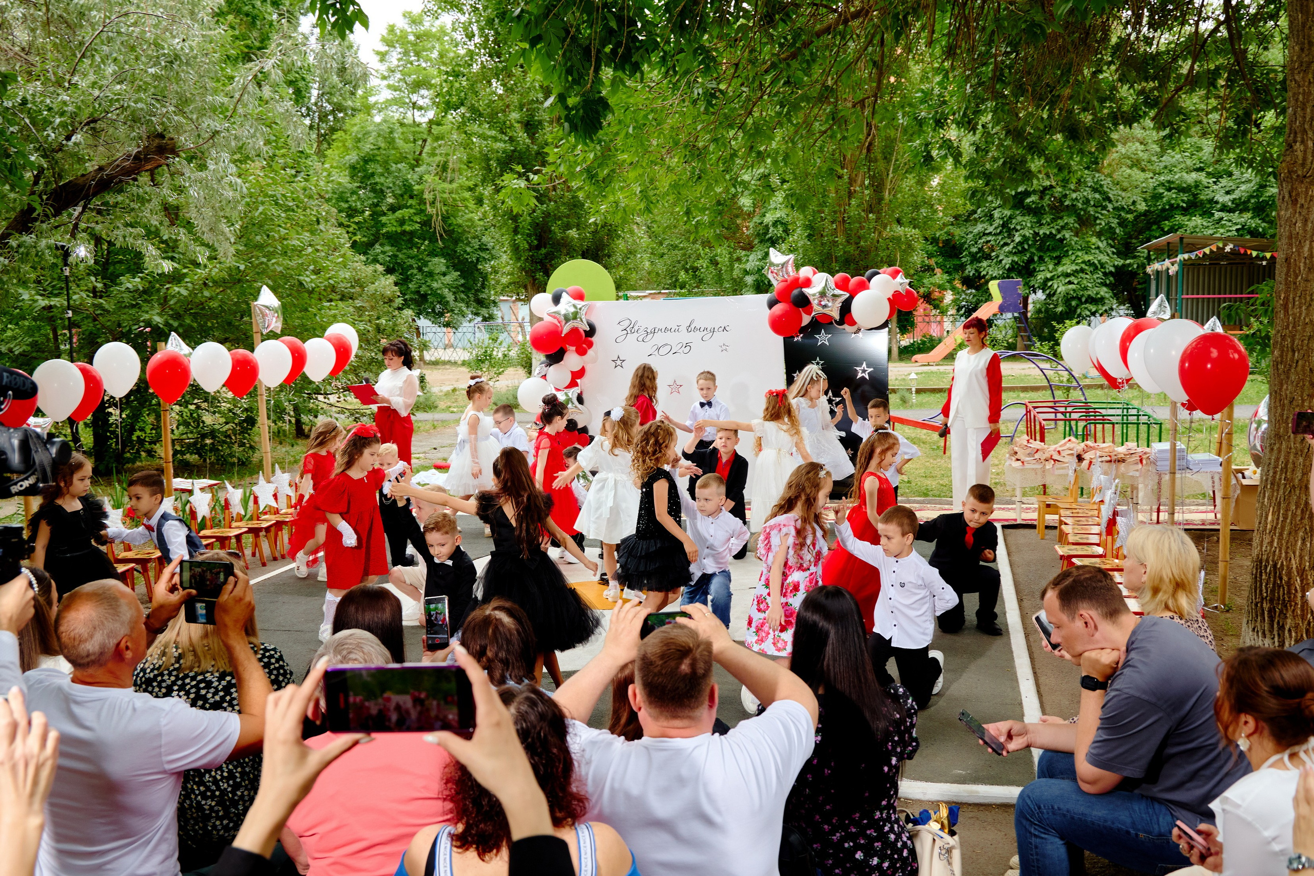 Выпускной 45 сад. Фотограф Выпускные альбомы Таганрог Сергей Коробченко